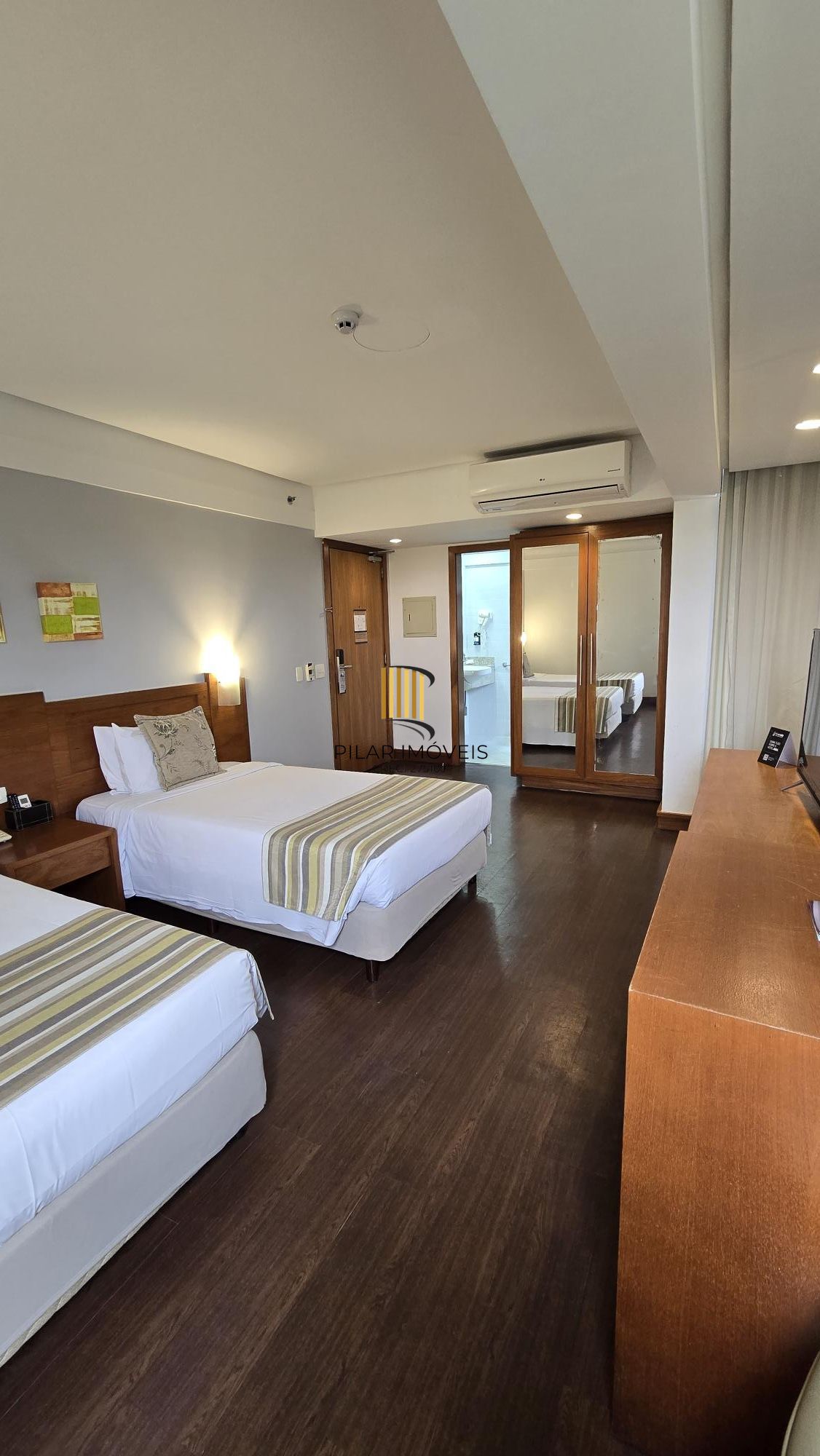 Flat na Comendador Caminha, em frente ao Parcão.