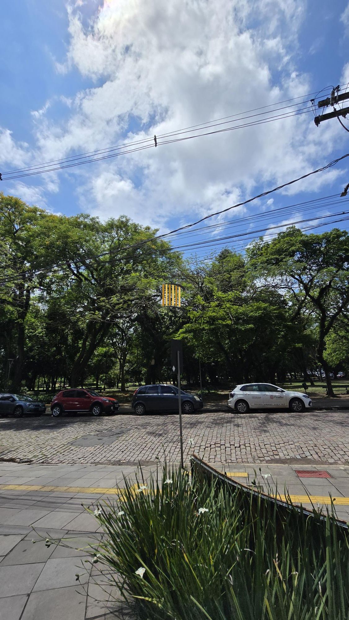 Flat na Comendador Caminha, em frente ao Parcão.