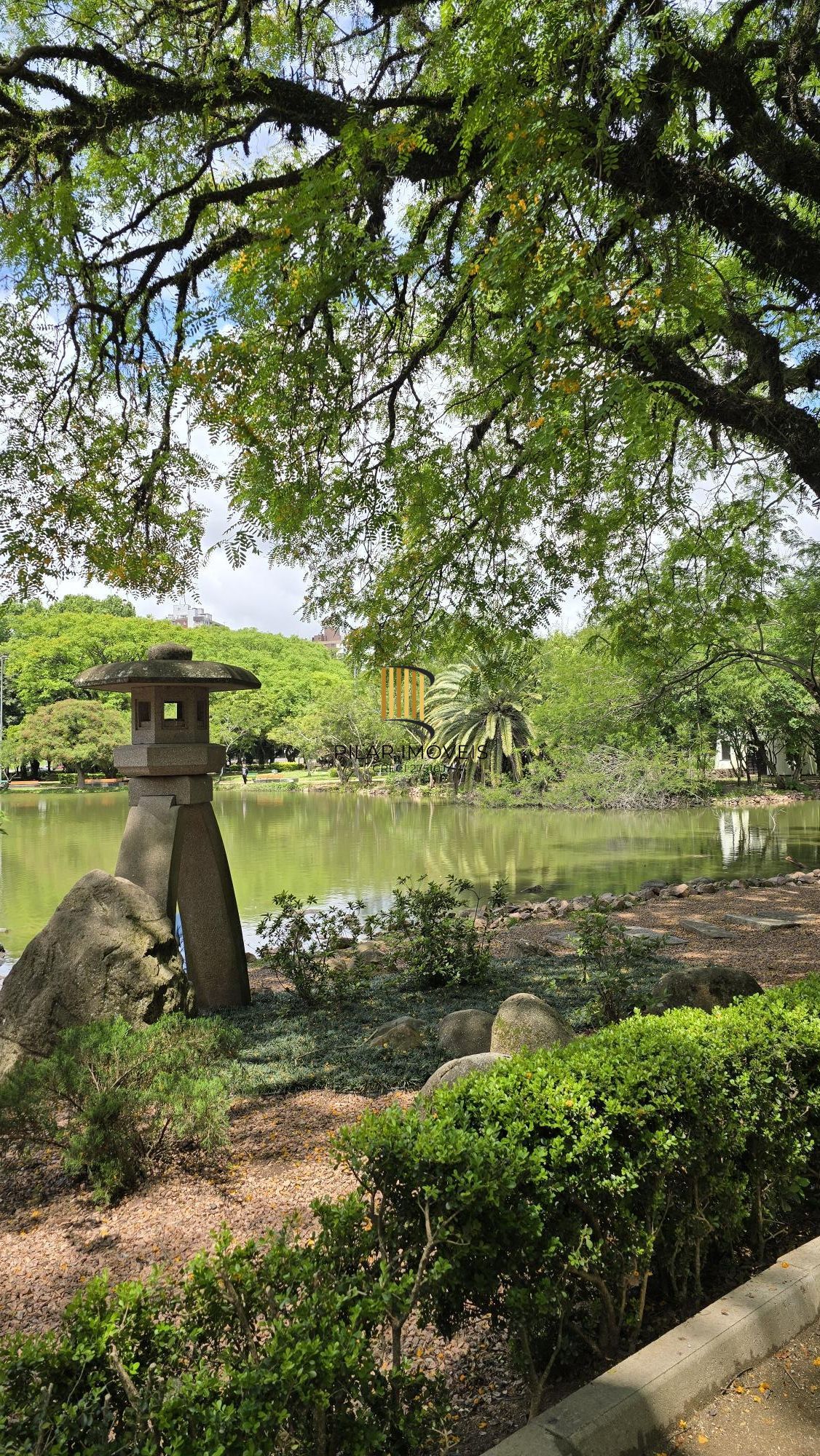 Flat em frente ao Parcão, na Comendador Caminha.