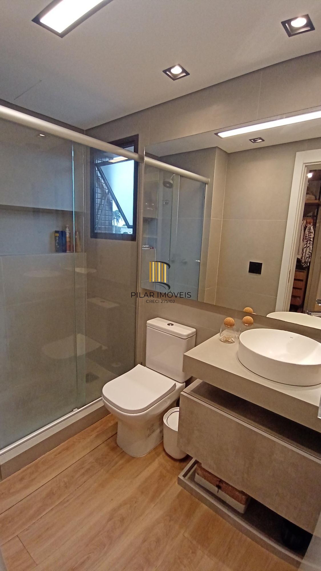 Apartamento com 3 dormitórios e 2 vagas, no bairro Ipanema