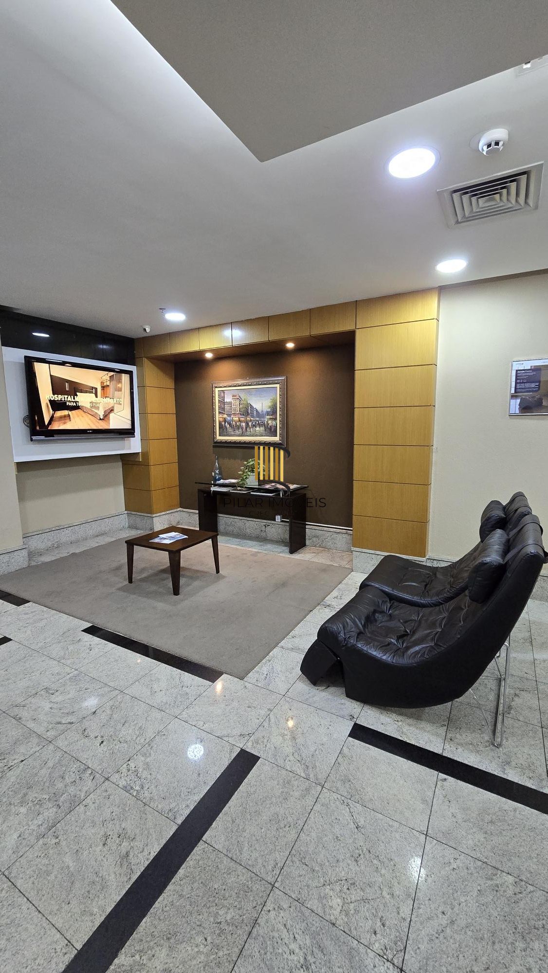 Flat na Comendador Caminha, em frente ao Parcão.