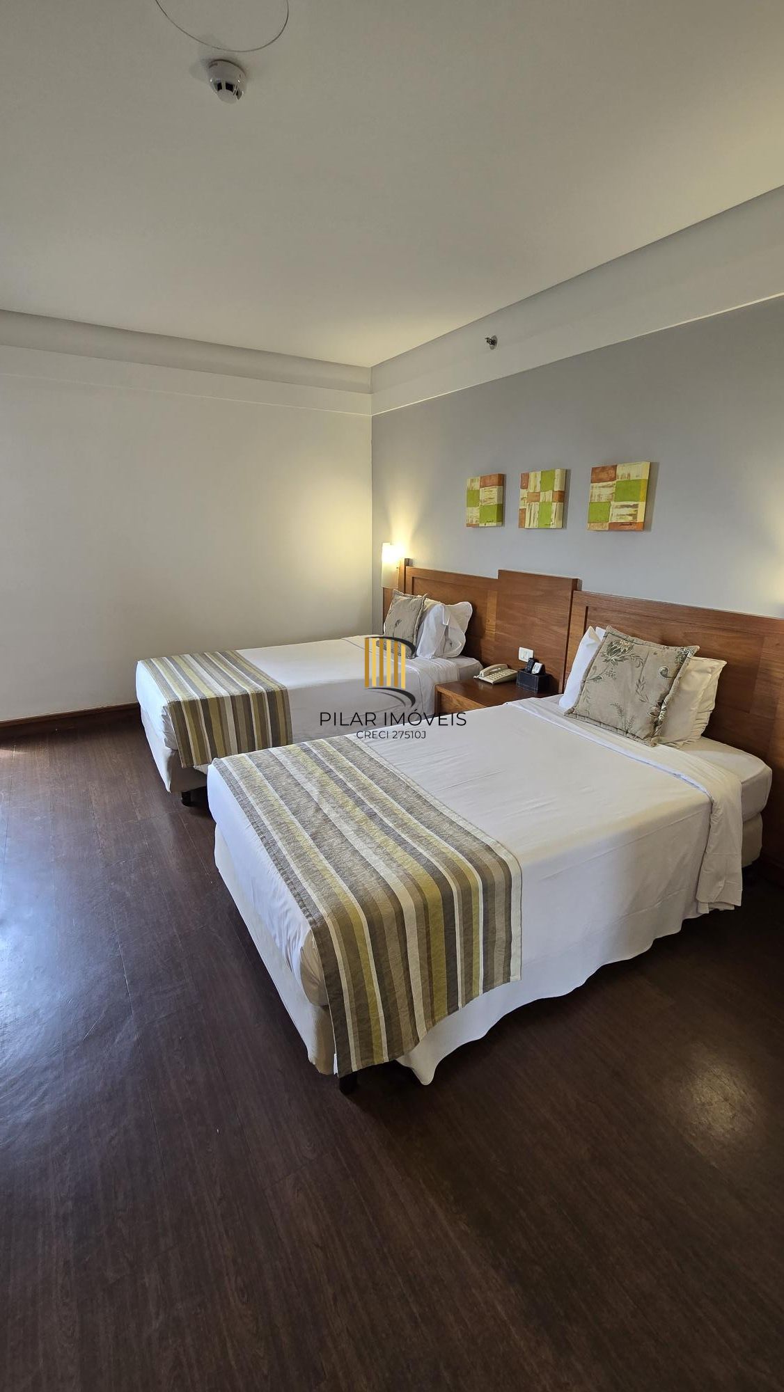 Flat na Comendador Caminha, em frente ao Parcão.