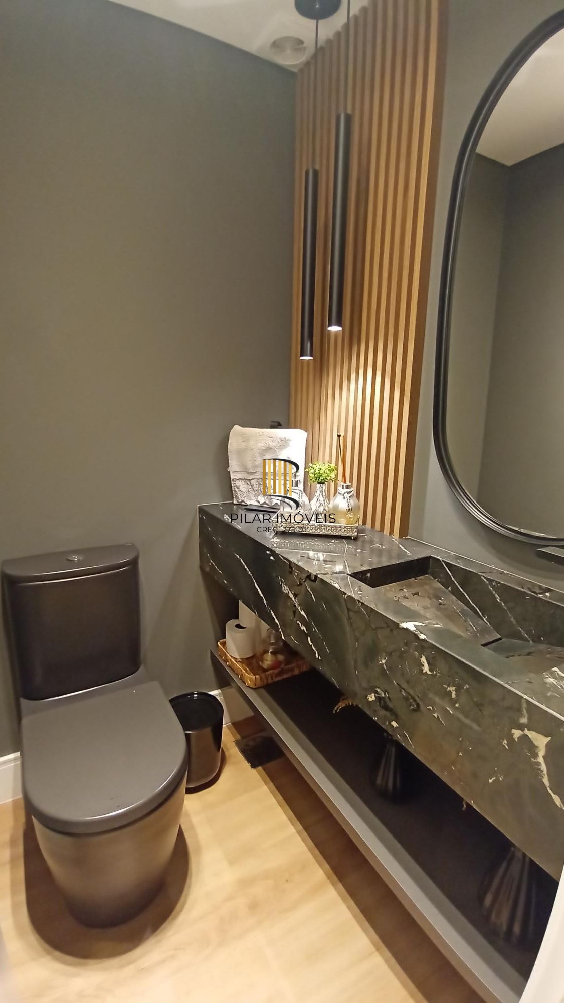 Apartamento com 3 dormitórios e 2 vagas, no bairro Ipanema