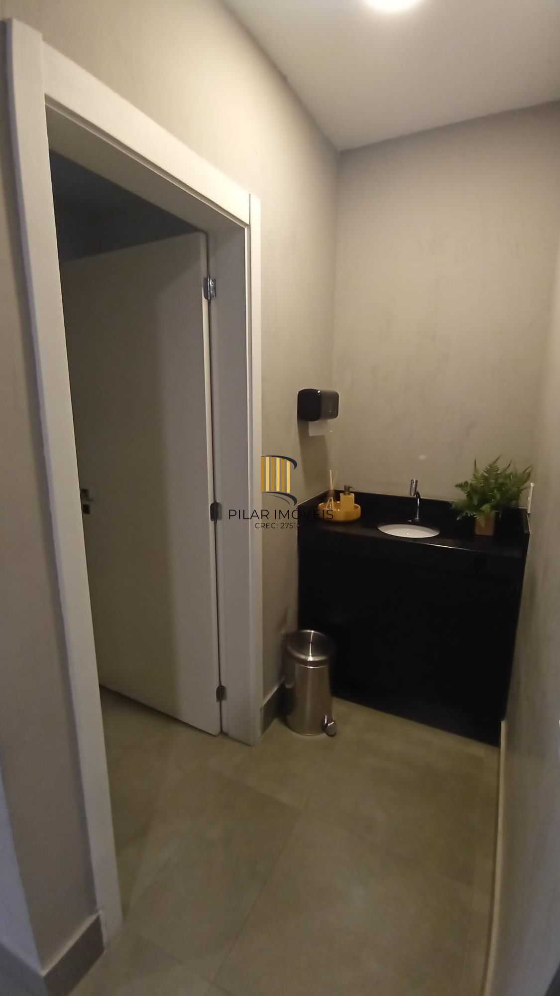 Apartamento com 3 dormitórios e 2 vagas, no bairro Ipanema