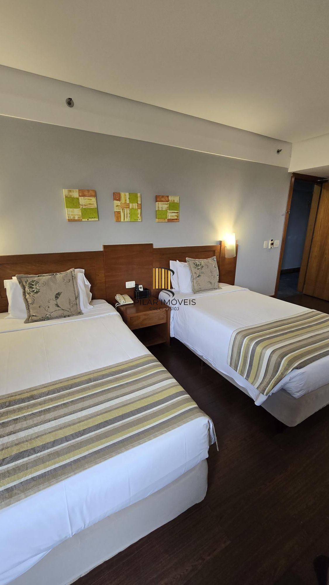 Flat na Comendador Caminha, em frente ao Parcão.