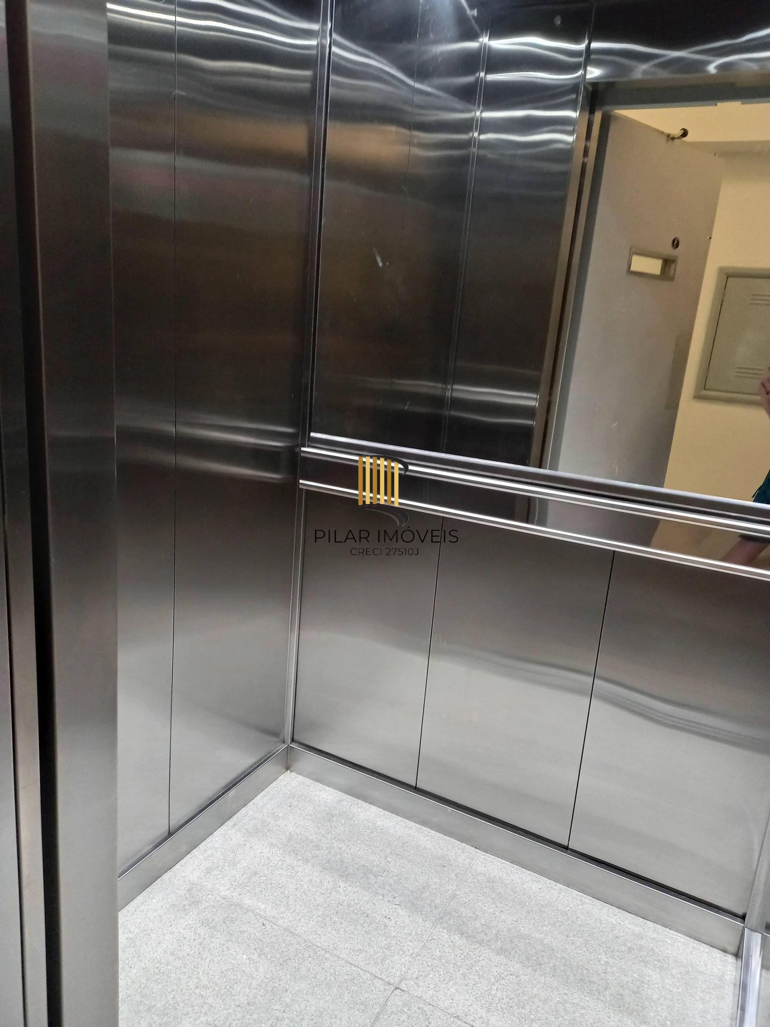 Vende-se amplo apartamento de 2 quartos, 1 vaga e 78m² - Santa Cecília