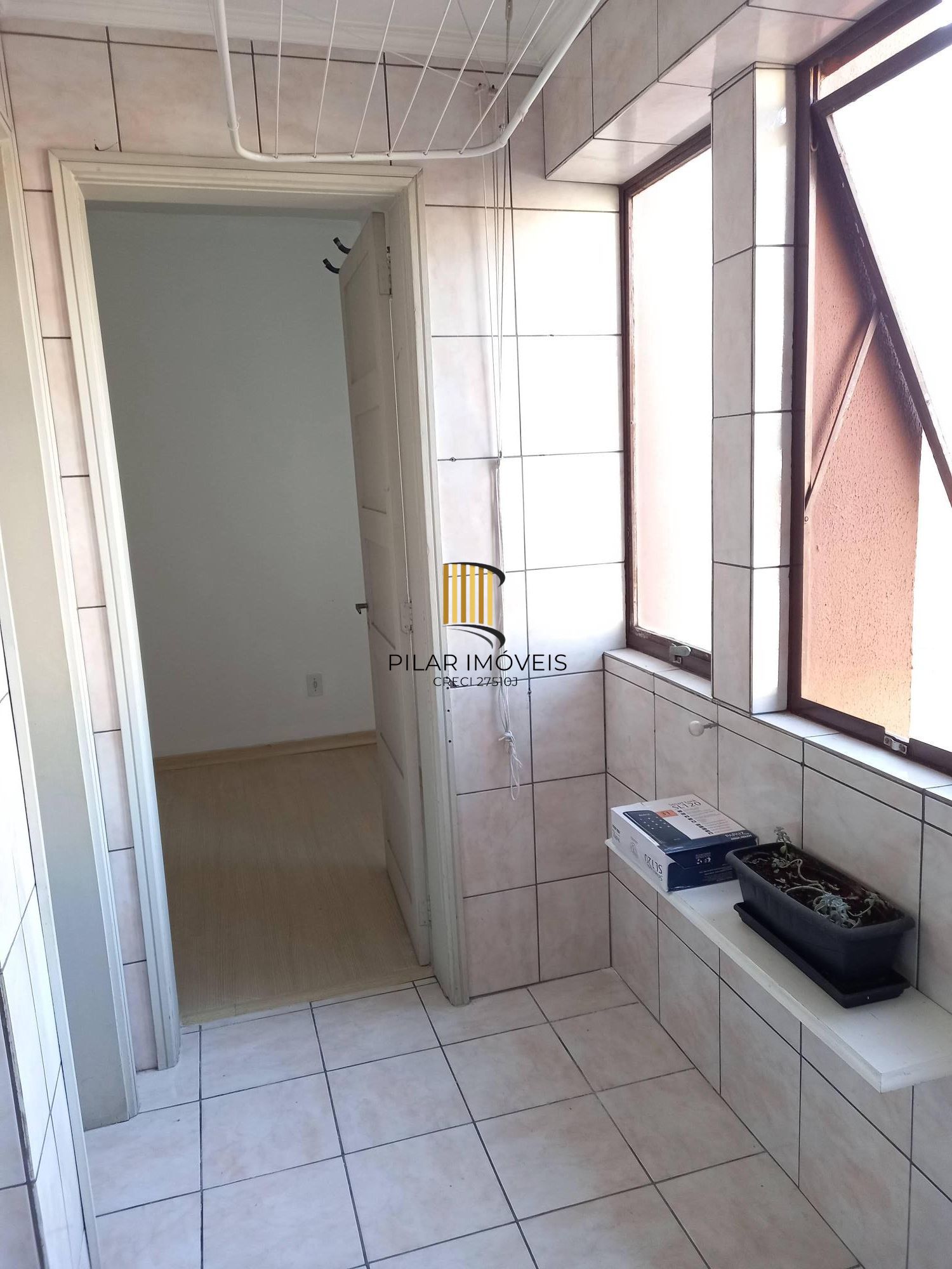 Vende-se amplo apartamento de 2 quartos, 1 vaga e 78m² - Santa Cecília