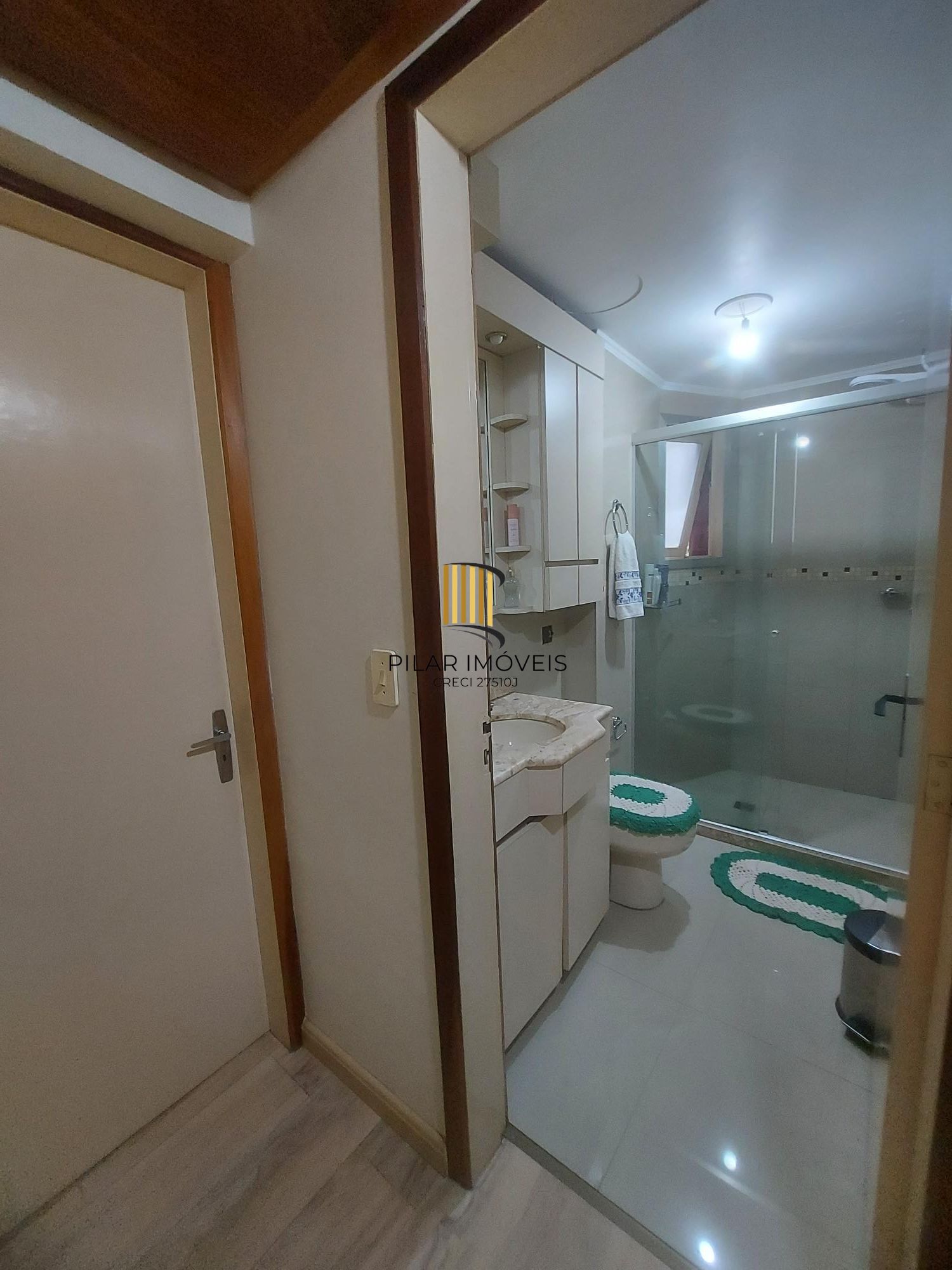 Vende-se apartamento de 2 quartos, 2 vagas, 74m² e sacada e churrasqueira - Higienópolis
