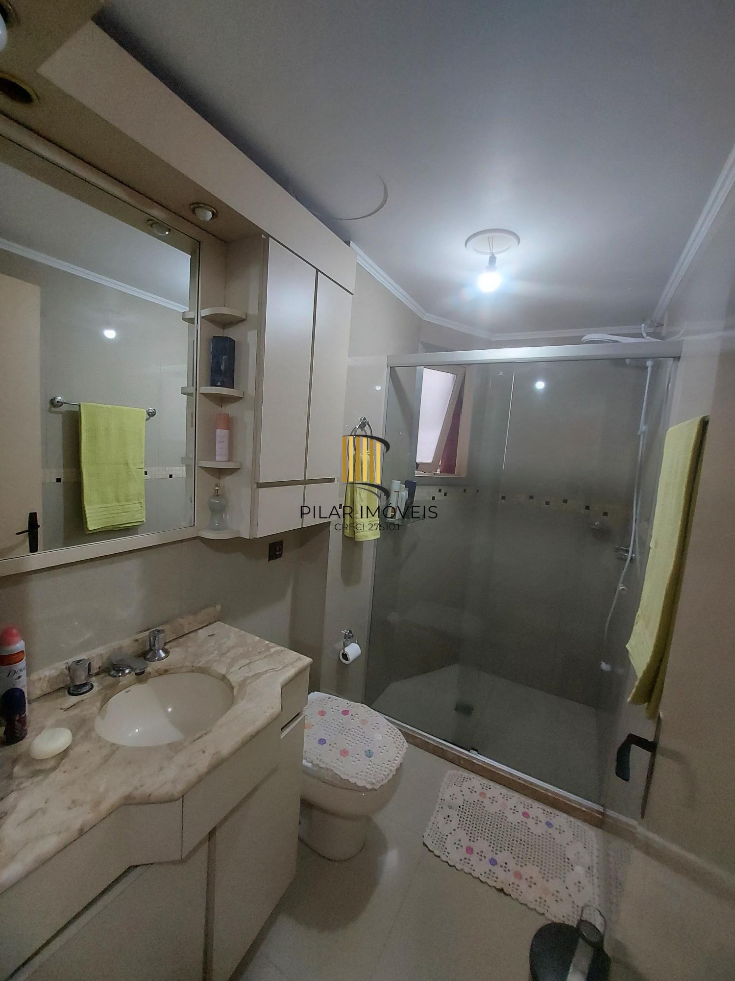 Vende-se apartamento de 2 quartos, 2 vagas, 74m² e sacada e churrasqueira - Higienópolis