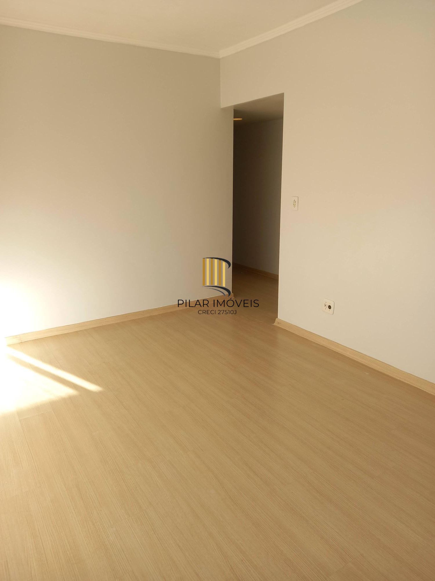 Vende-se amplo apartamento de 2 quartos, 1 vaga e 78m² - Santa Cecília