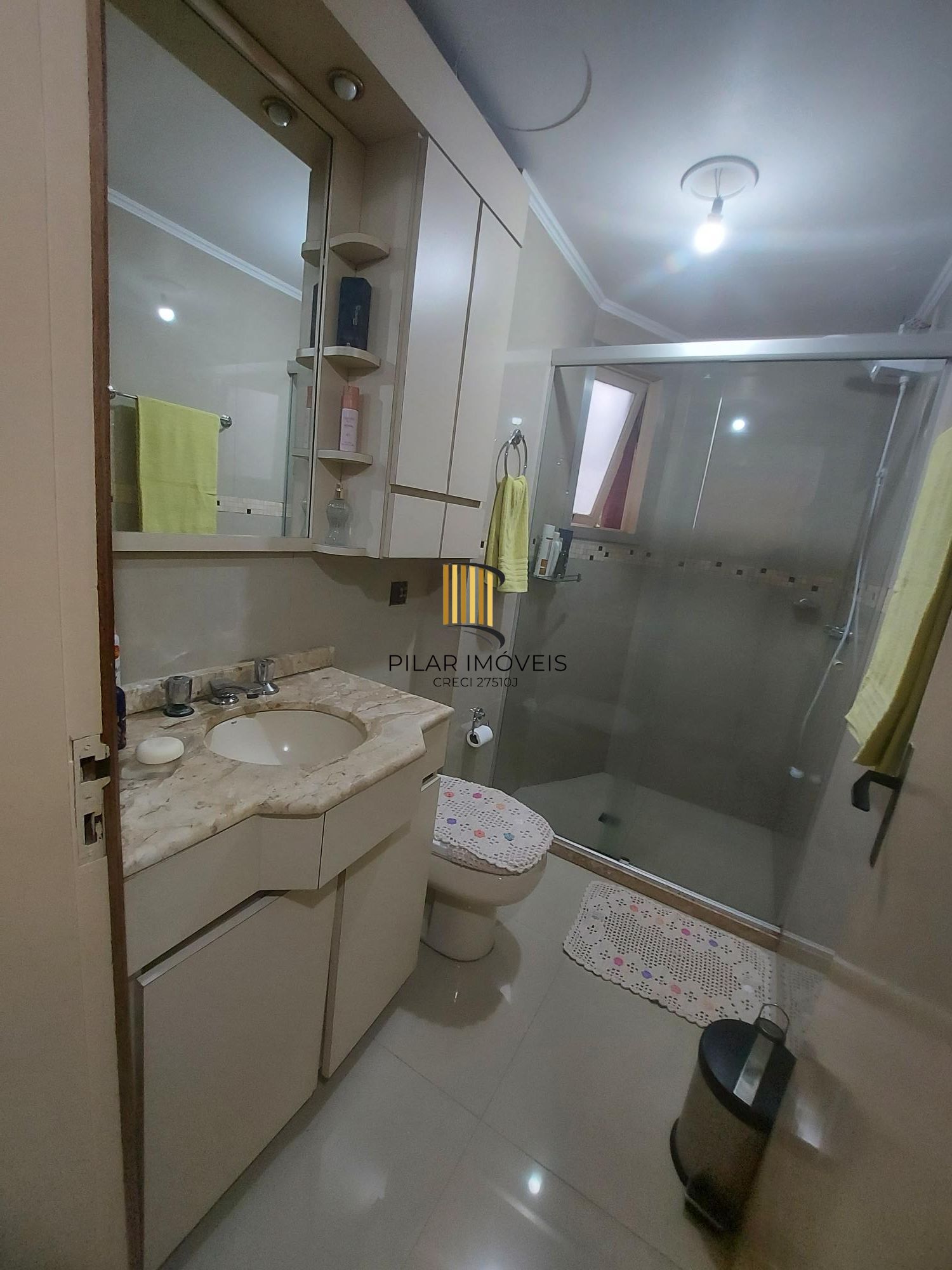 Vende-se apartamento de 2 quartos, 2 vagas, 74m² e sacada e churrasqueira - Higienópolis