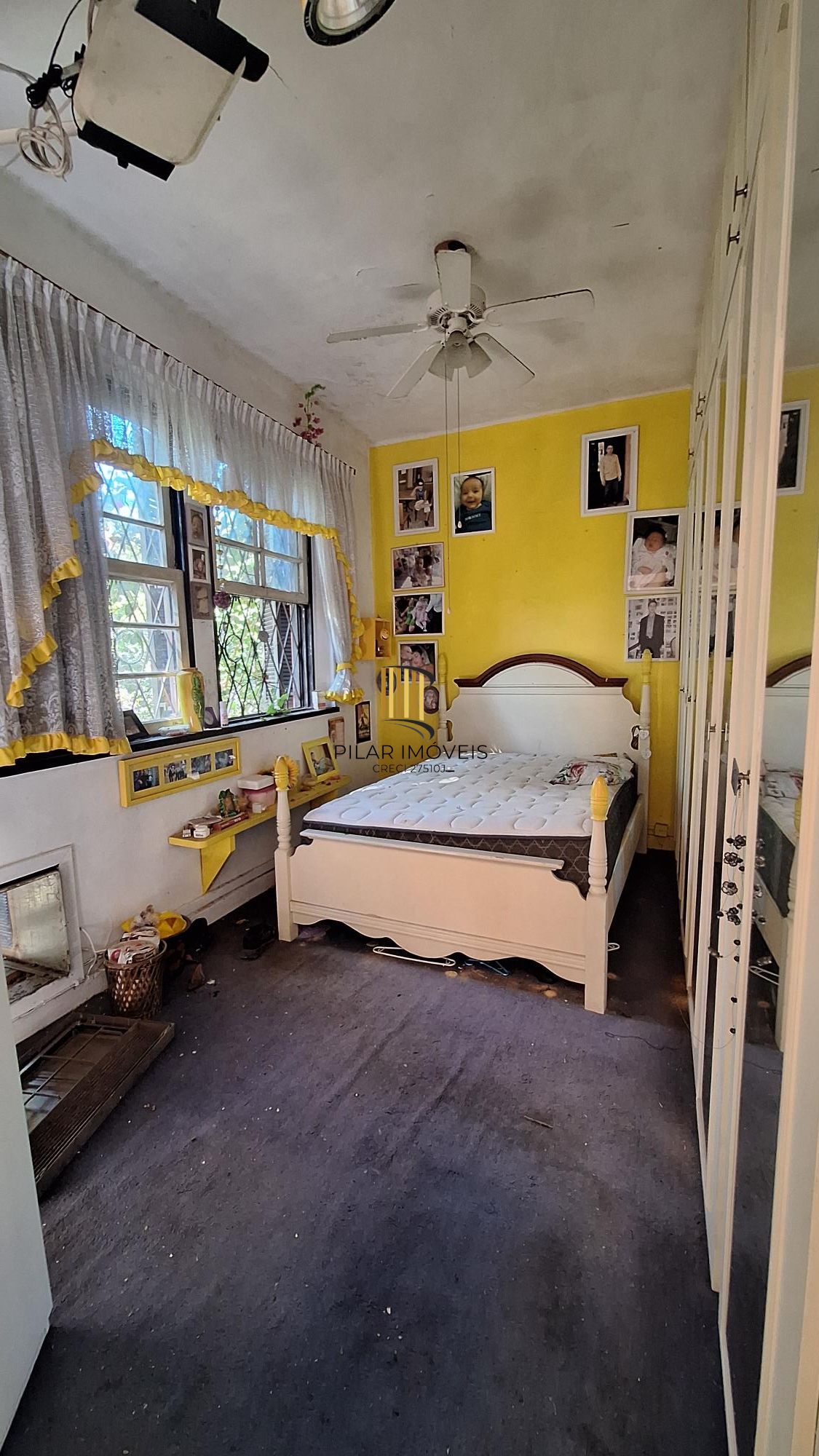 Comprar para reformar. Casa com  5 quartos no bairro Petrópolis!