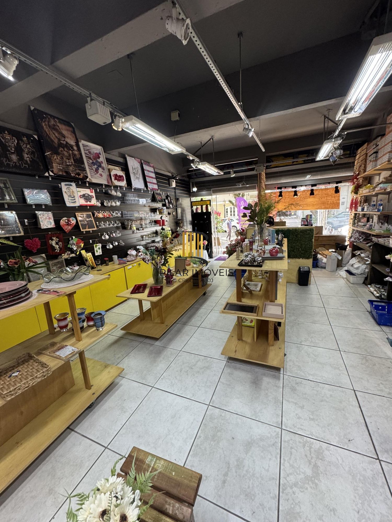 Loja comercial à venda, localizada no coração da Cidade Baixa, em Porto Alegre, RS  11x33 - Pilar Imóveis