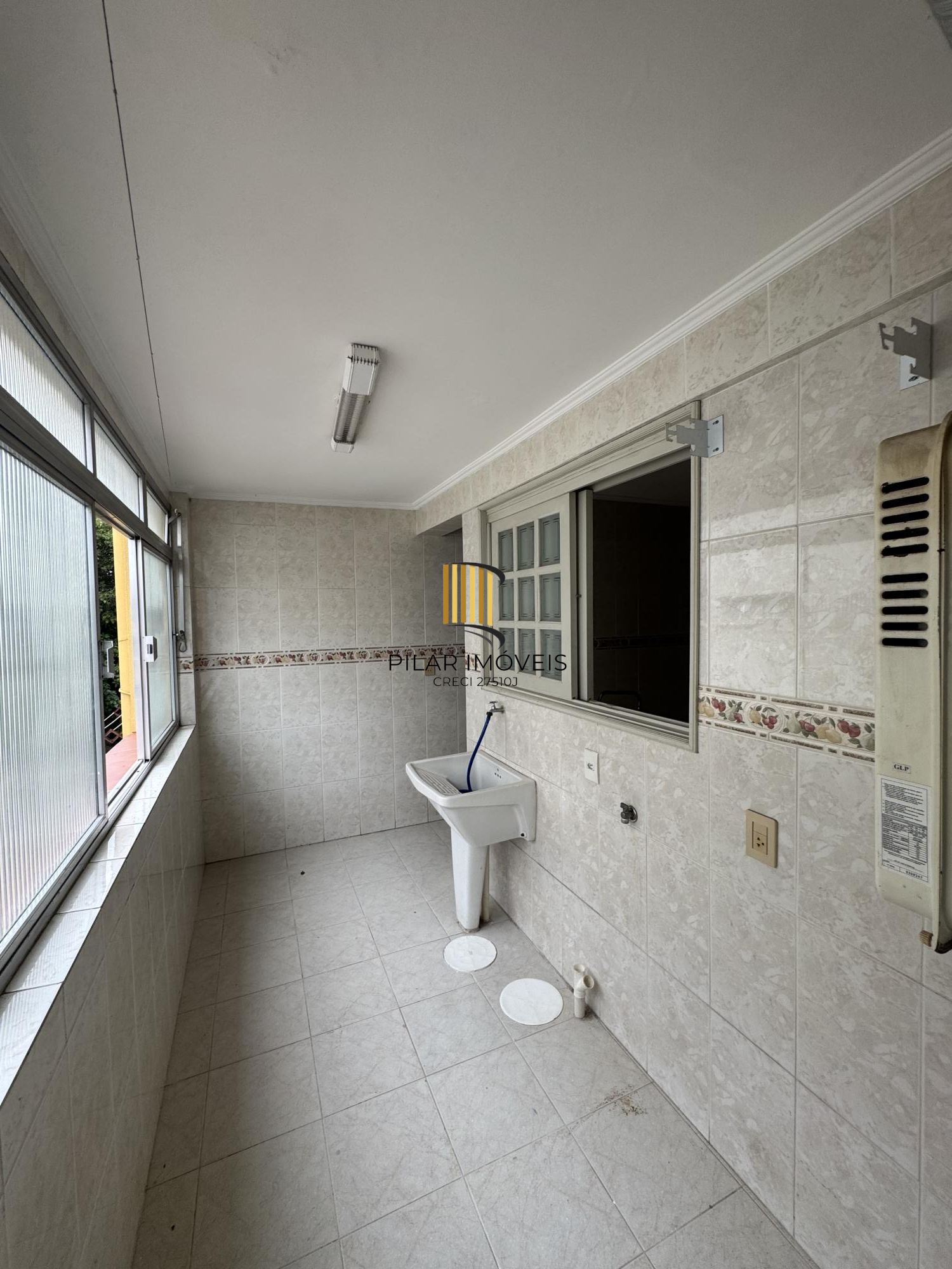 **Apartamento à Venda no Bairro Partenon, Porto Alegre, RS**