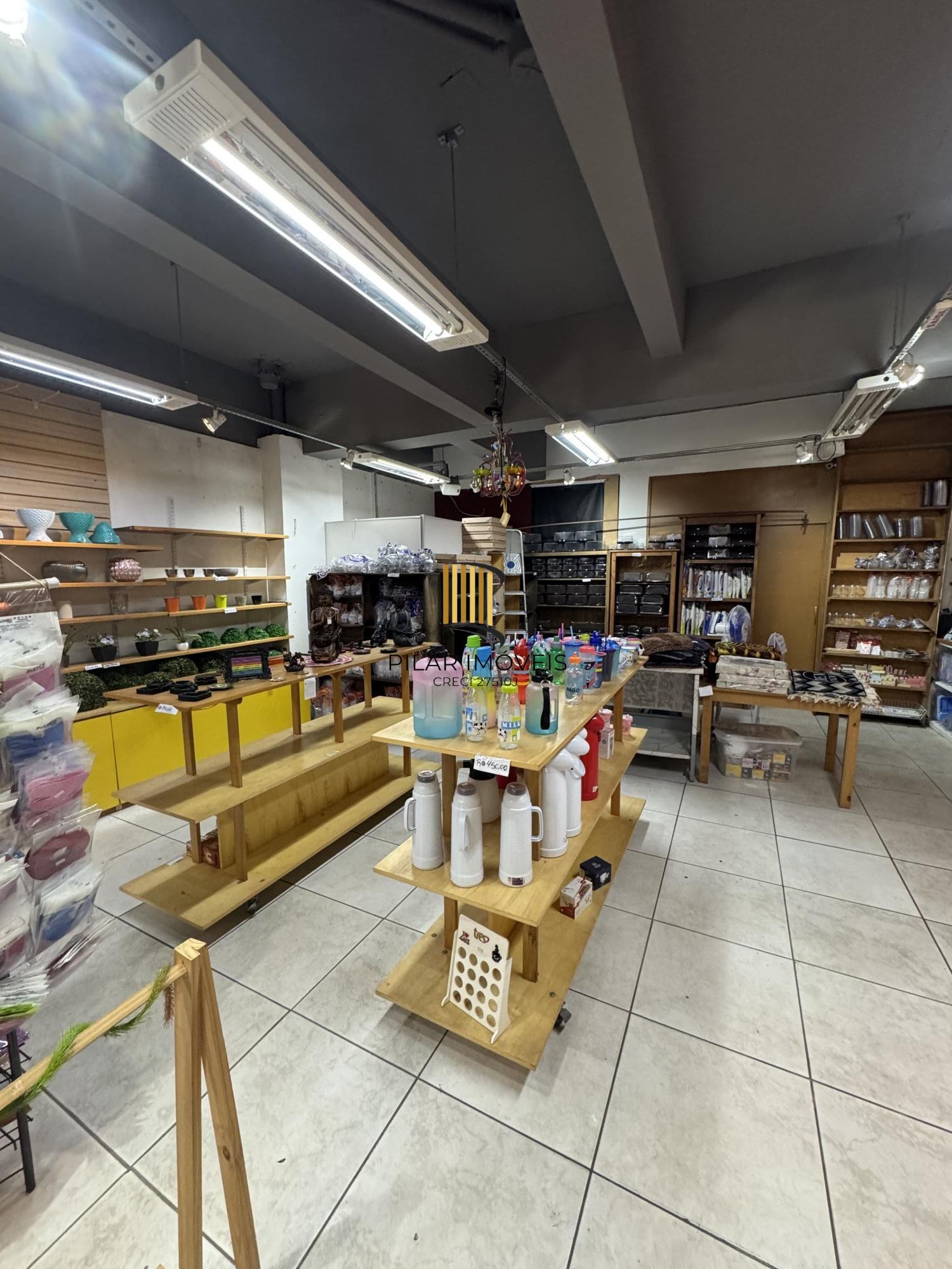 Loja comercial à venda, localizada no coração da Cidade Baixa, em Porto Alegre, RS  11x33