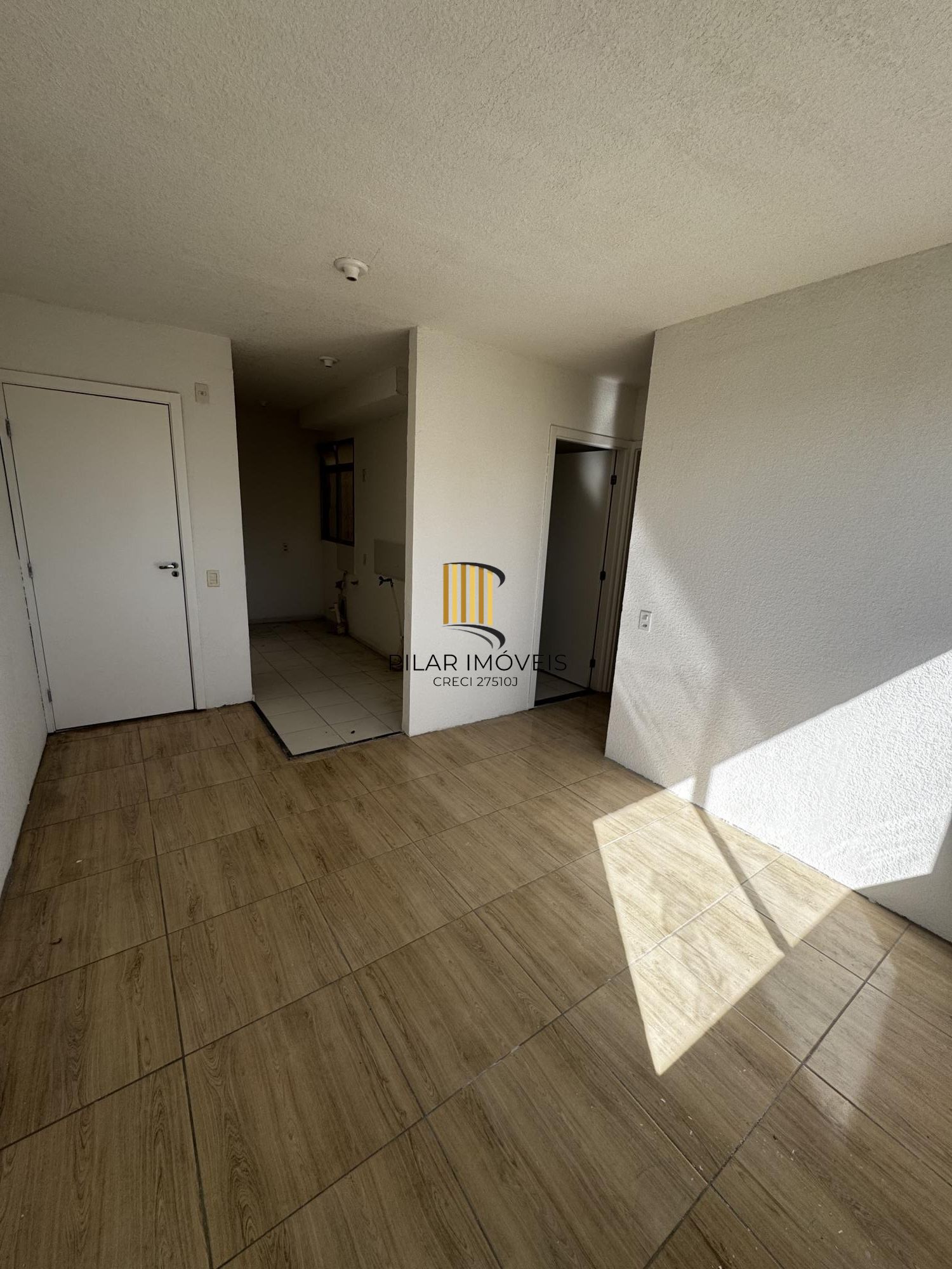 Apartamento de 2 dormitórios com garagem