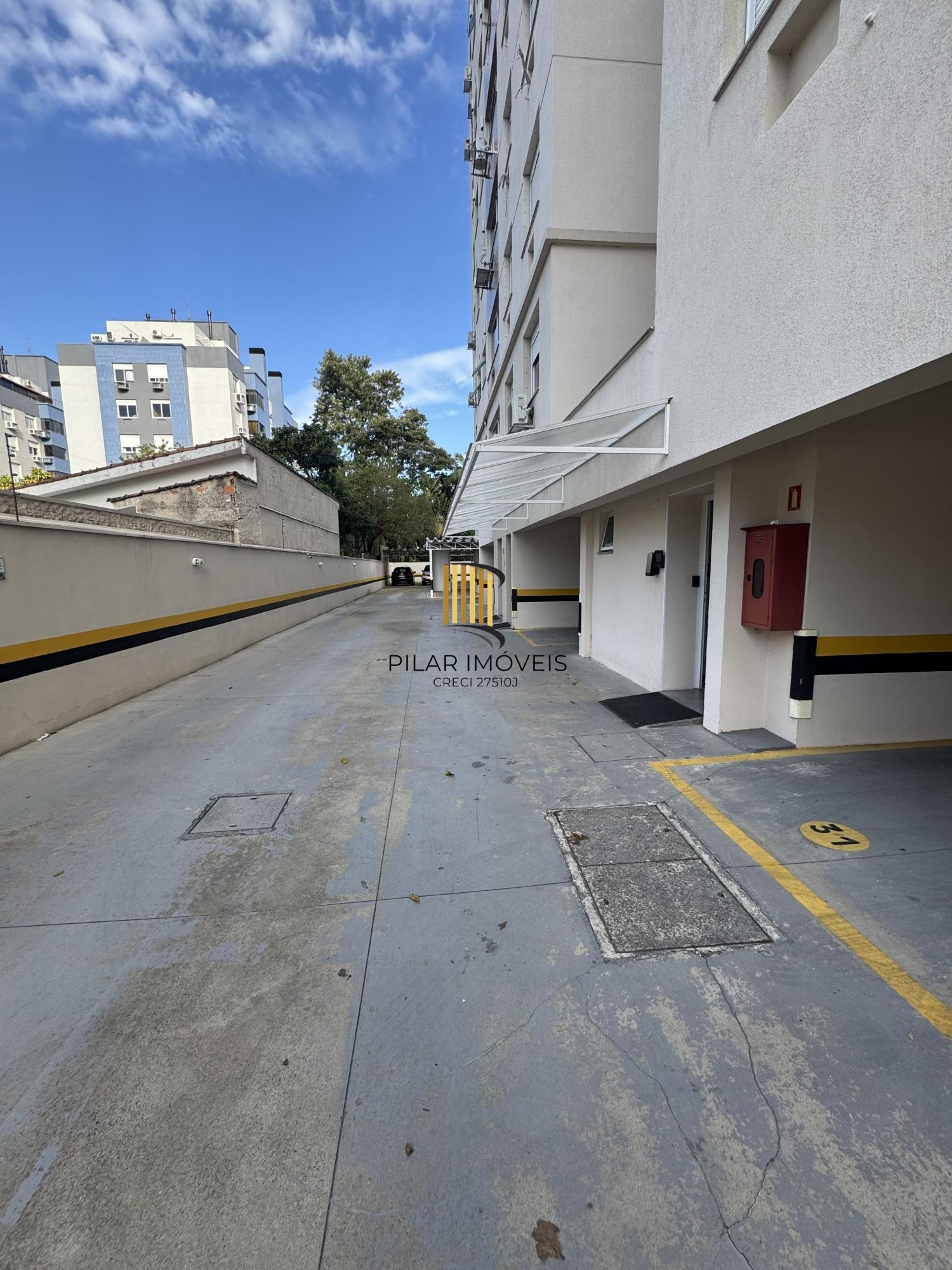 Apartamento em andar alto, posição solar norte/nascente, com excelente iluminação e ventilação natural.