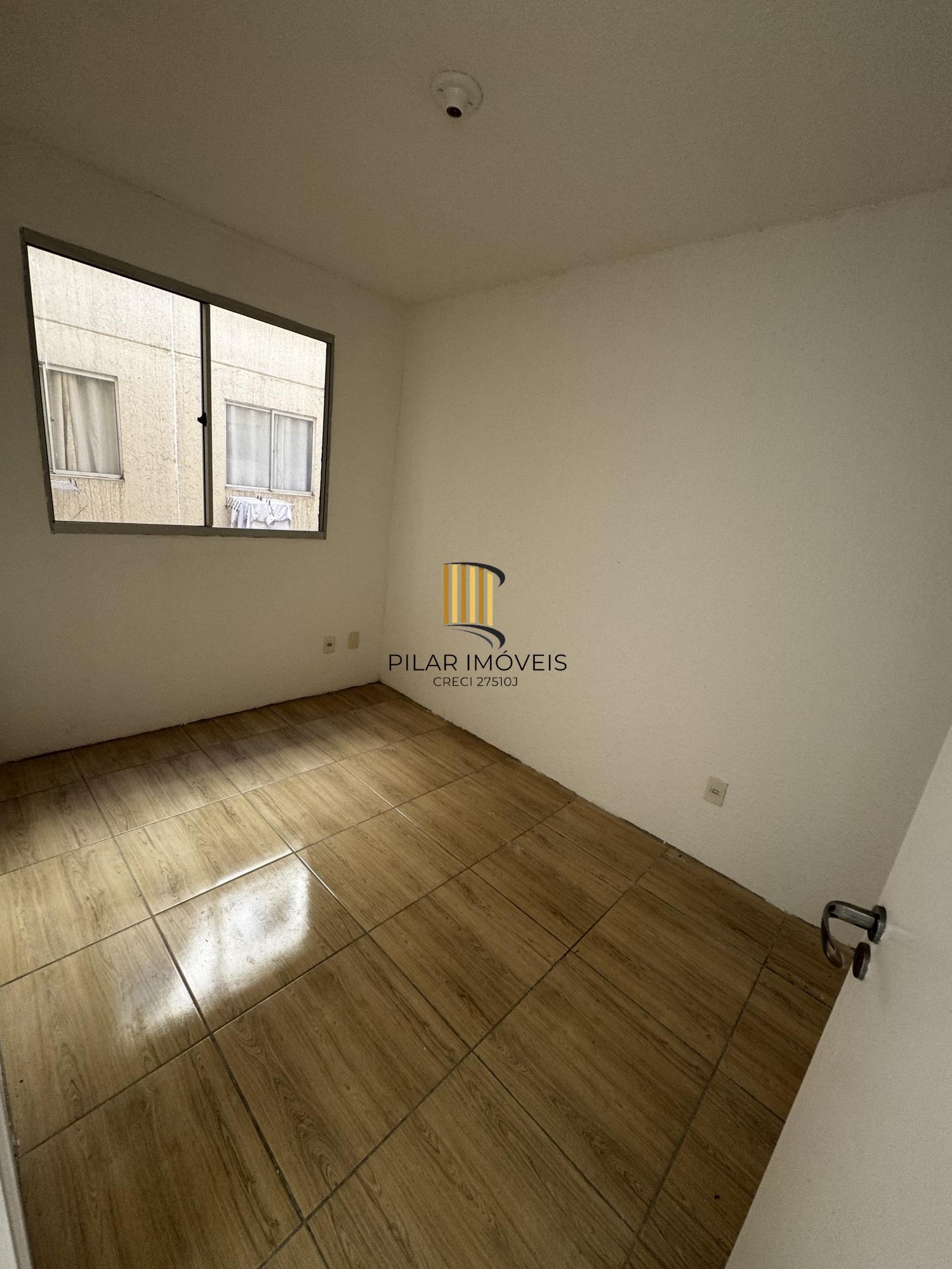 Apartamento de 2 dormitórios com garagem