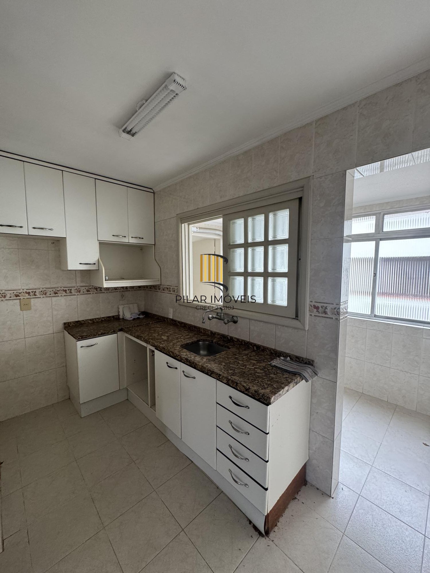 **Apartamento à Venda no Bairro Partenon, Porto Alegre, RS**