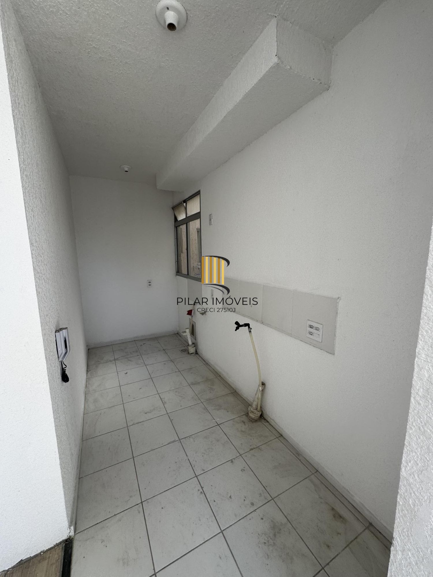 Apartamento de 2 dormitórios com garagem