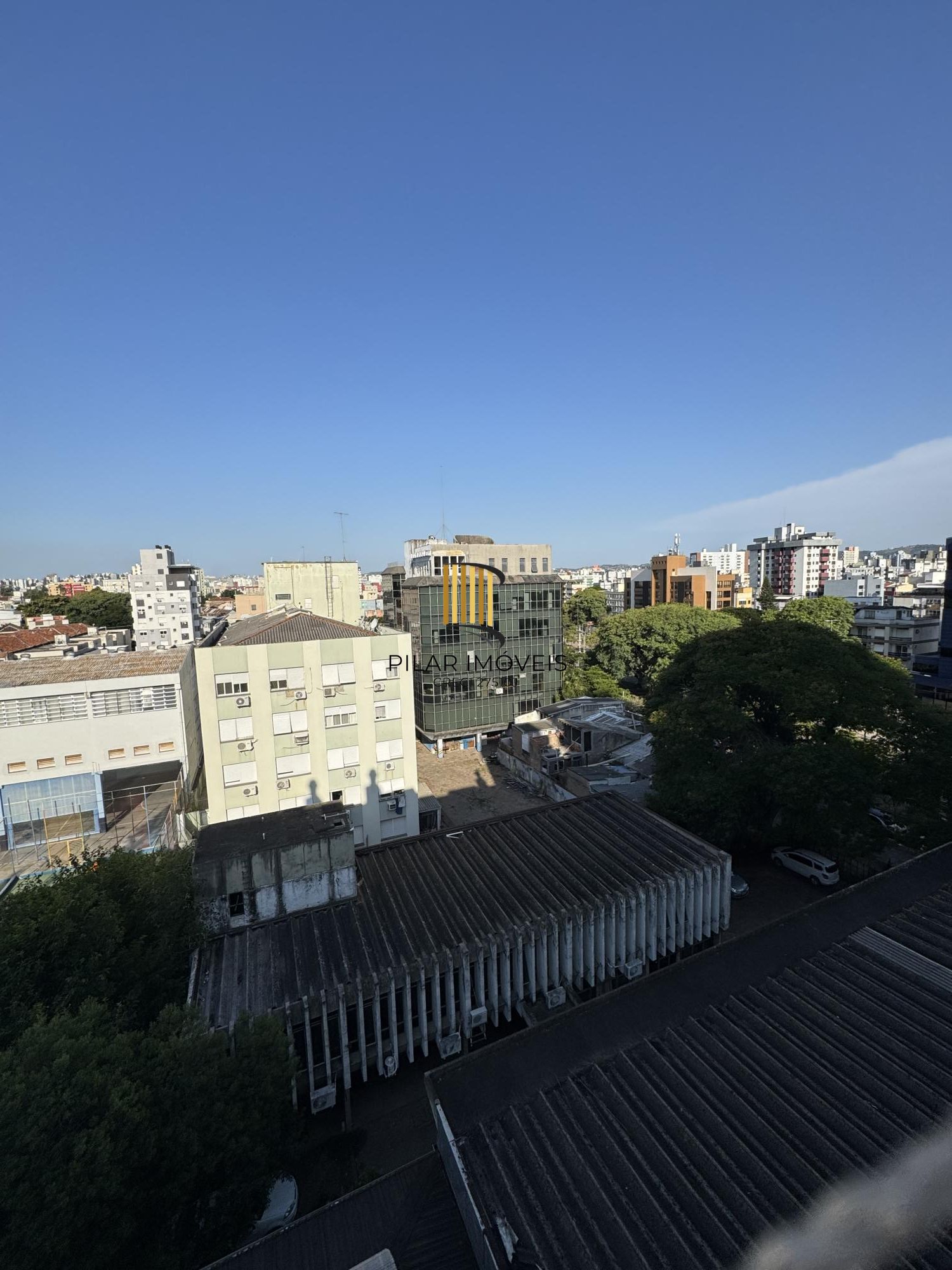 Apartamento de 1 quarto com suíte, semi-mobiliado e 1 vaga de garagem na Cidade Baixa.