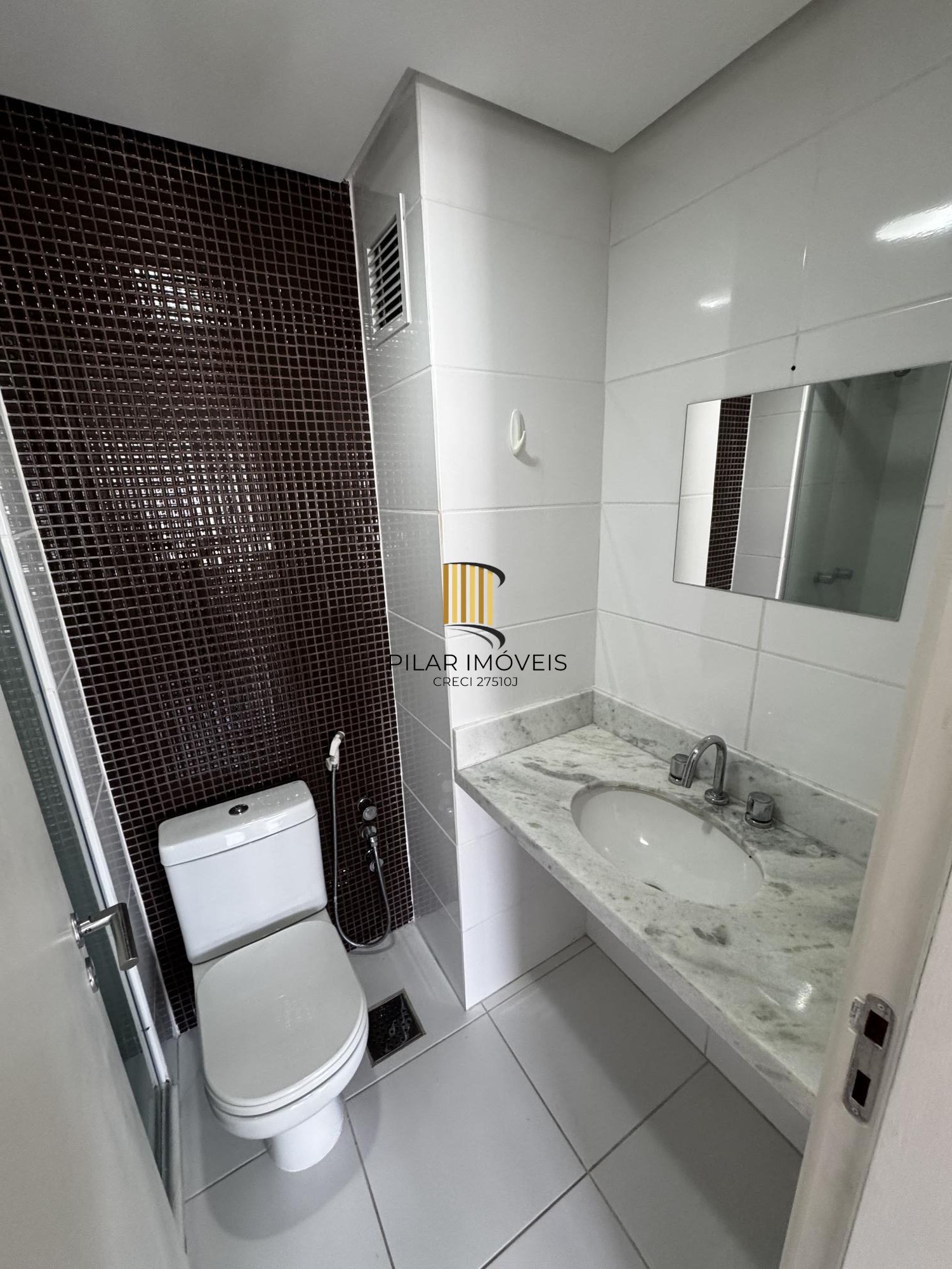 **Apartamento de 1 dormitório, garagem, Semimobiliado, condomínio com infra à Venda na Cidade Baixa, Porto Alegre, RS**