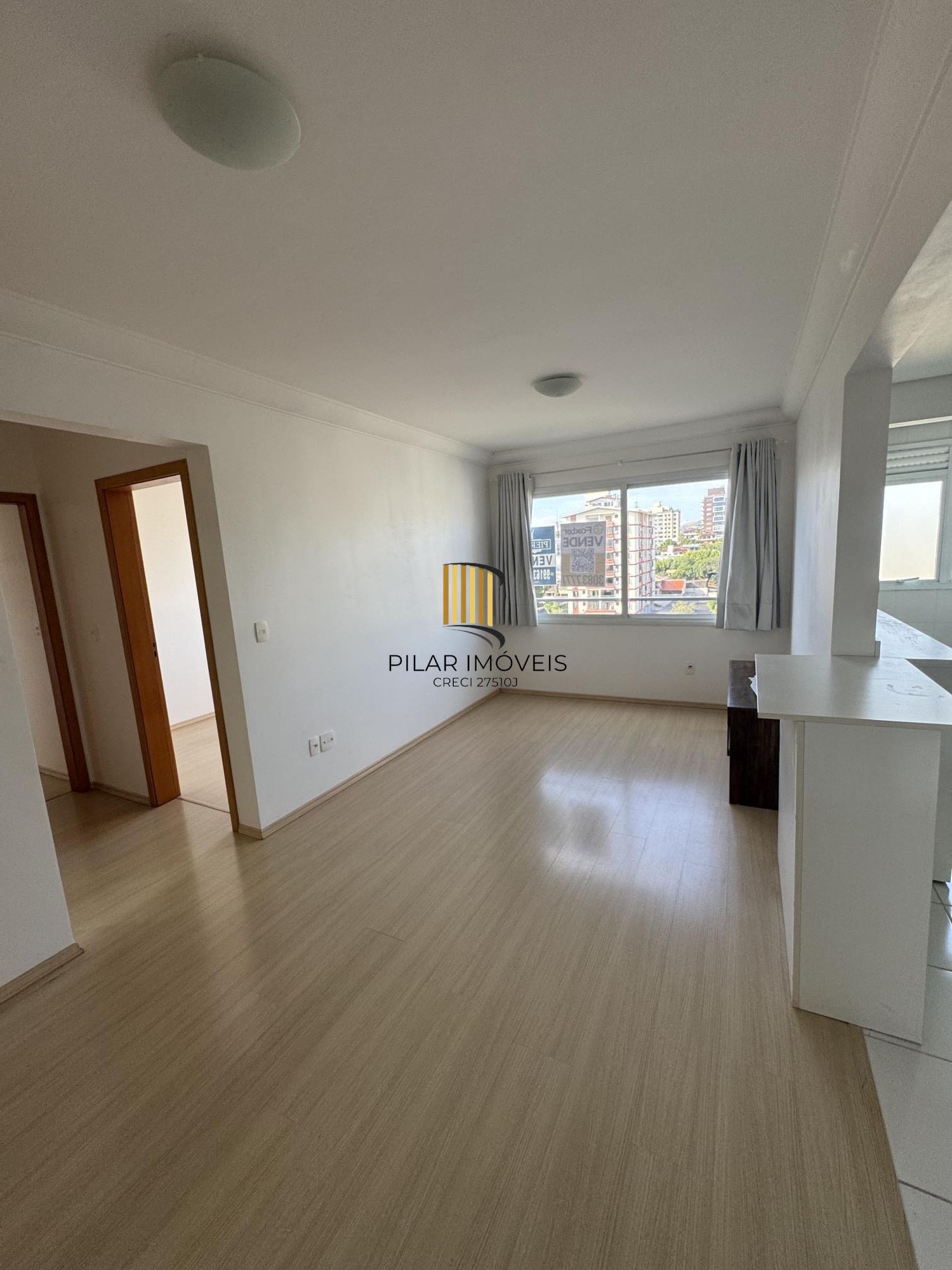 Apartamento em andar alto, posição solar norte/nascente, com excelente iluminação e ventilação natural.