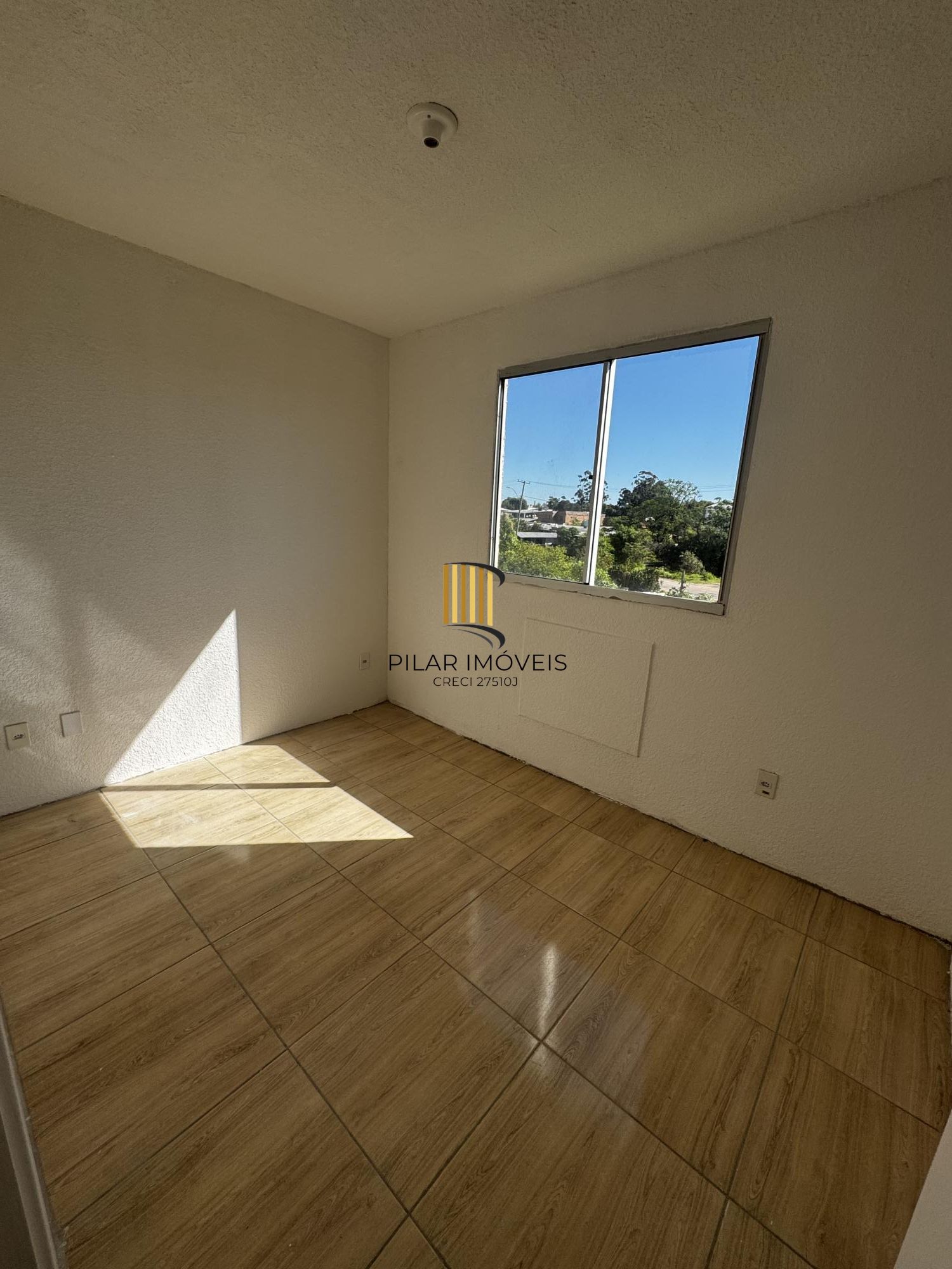 Apartamento de 2 dormitórios com garagem