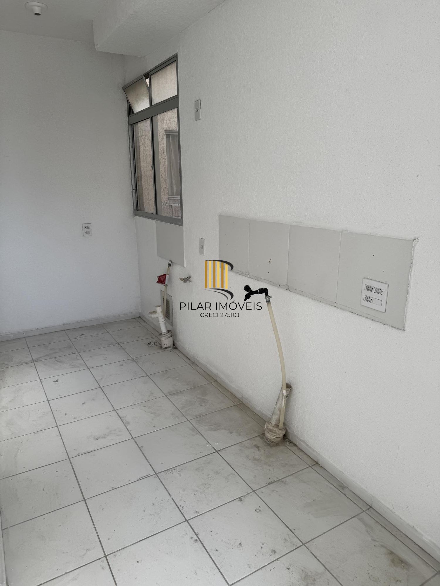 Apartamento de 2 dormitórios com garagem