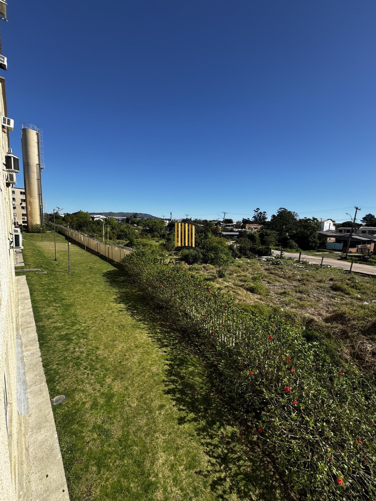 Apartamento de 2 dormitórios com garagem