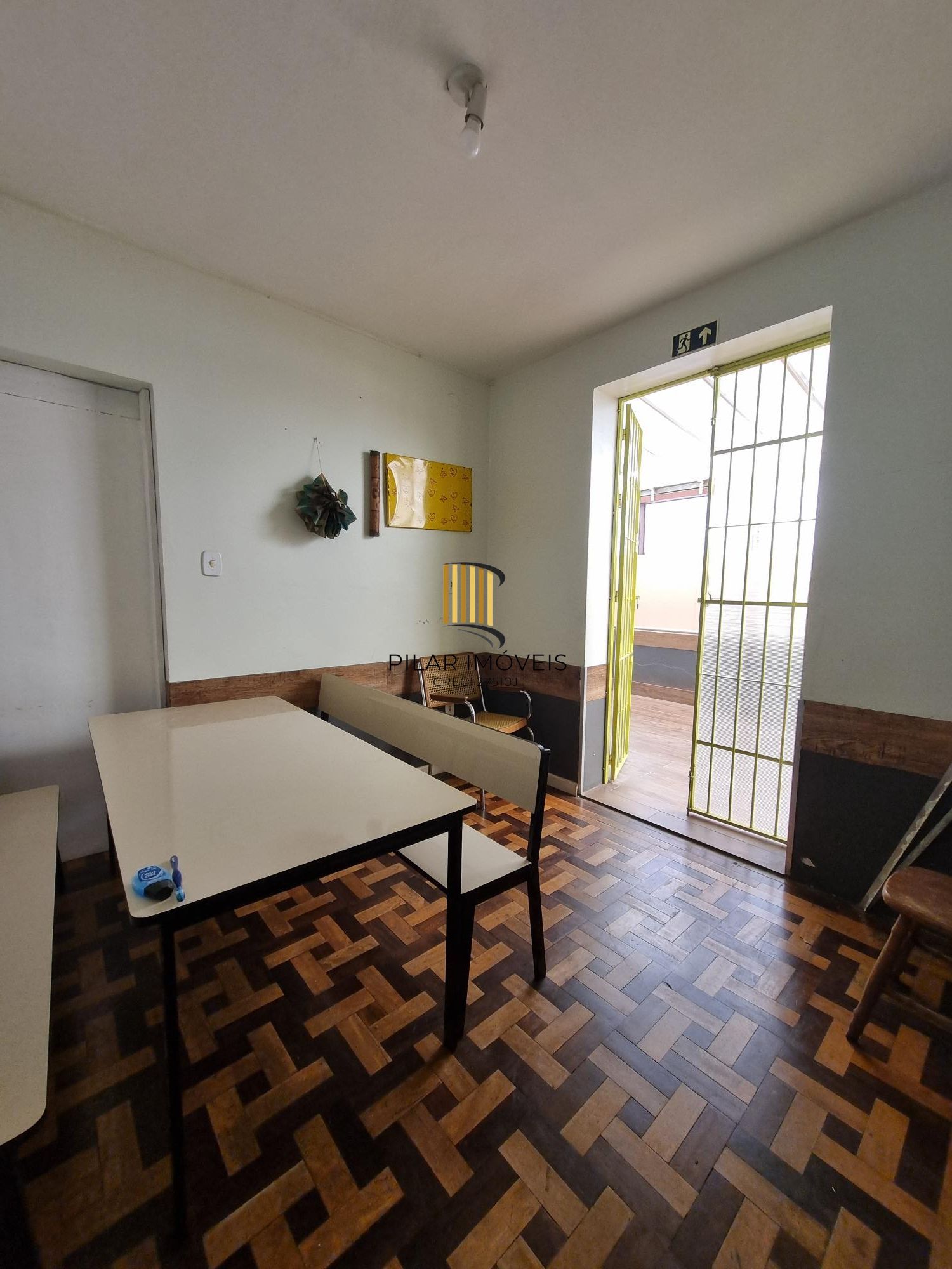 Casa Comercial 5 dormitórios no bairro Menino Deus