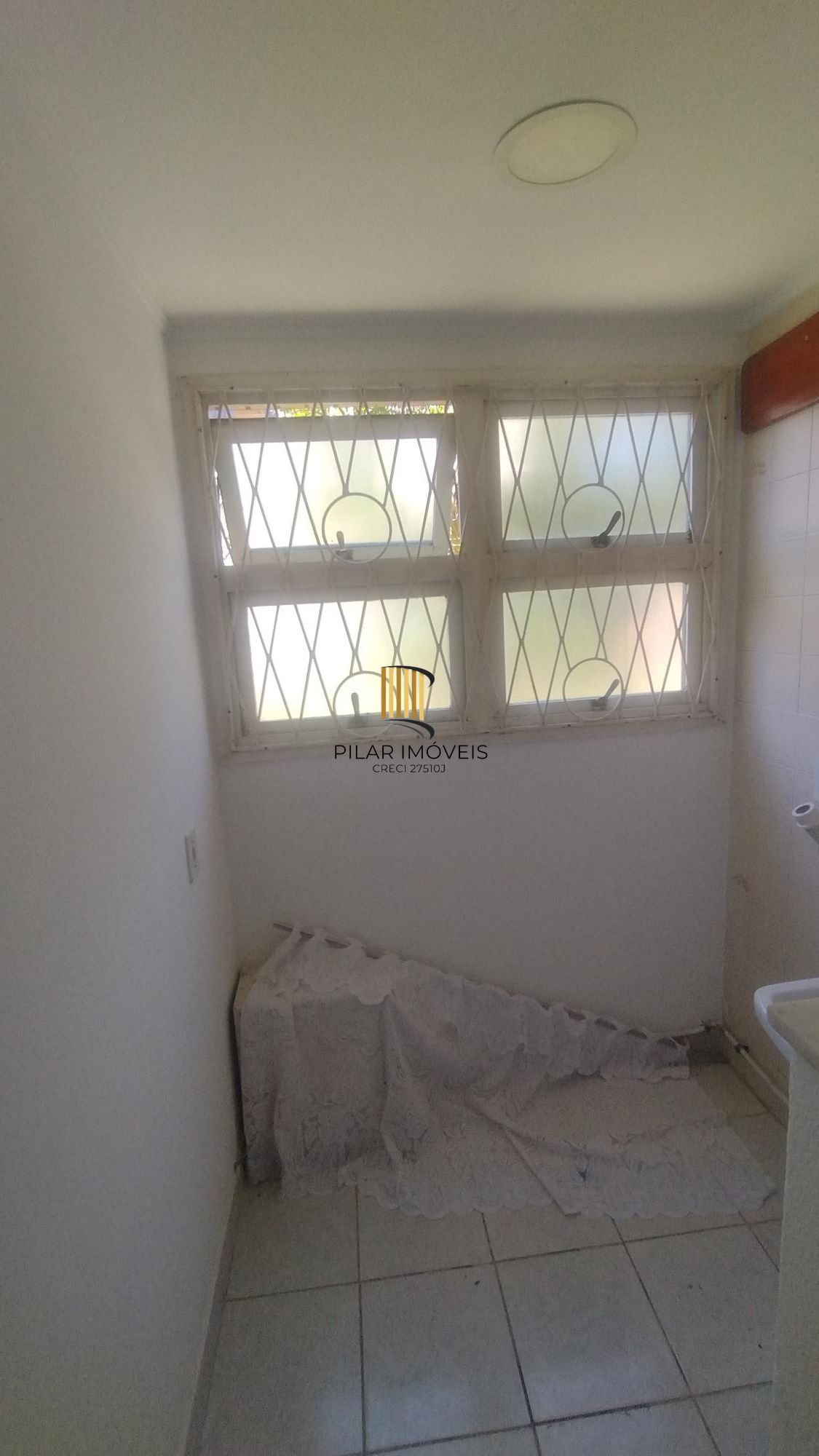 Apartamento 2 dormitórios com sacada no Partenon