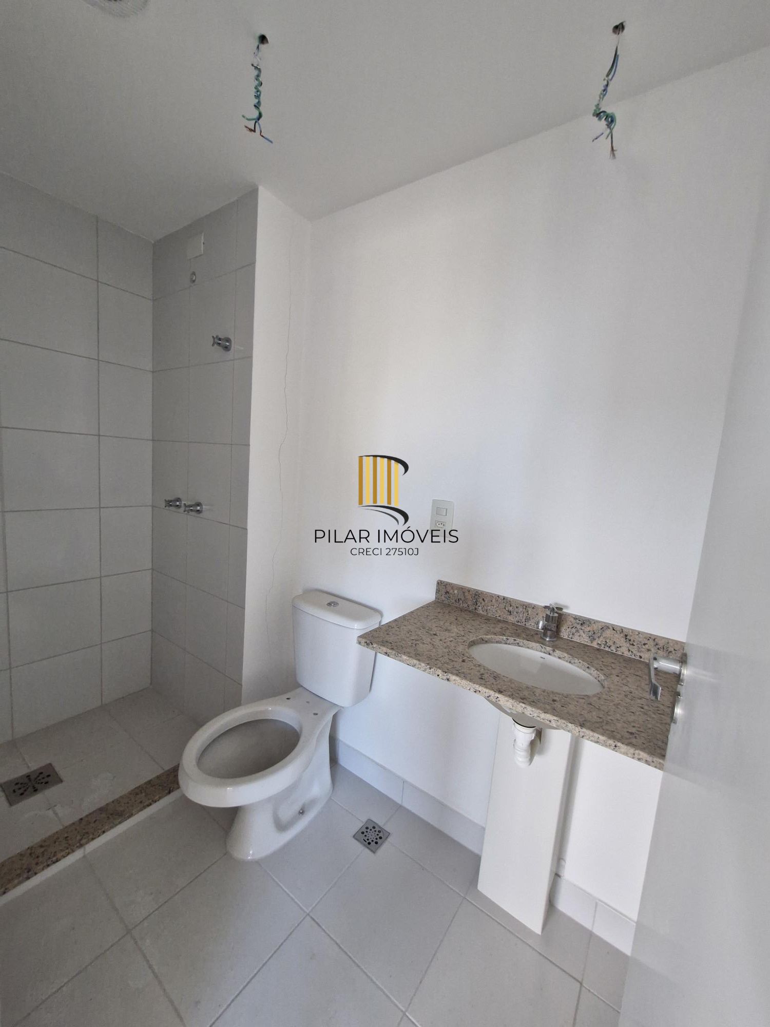 Apartamento 3 dormitórios com infra de clube bairro Humaitá