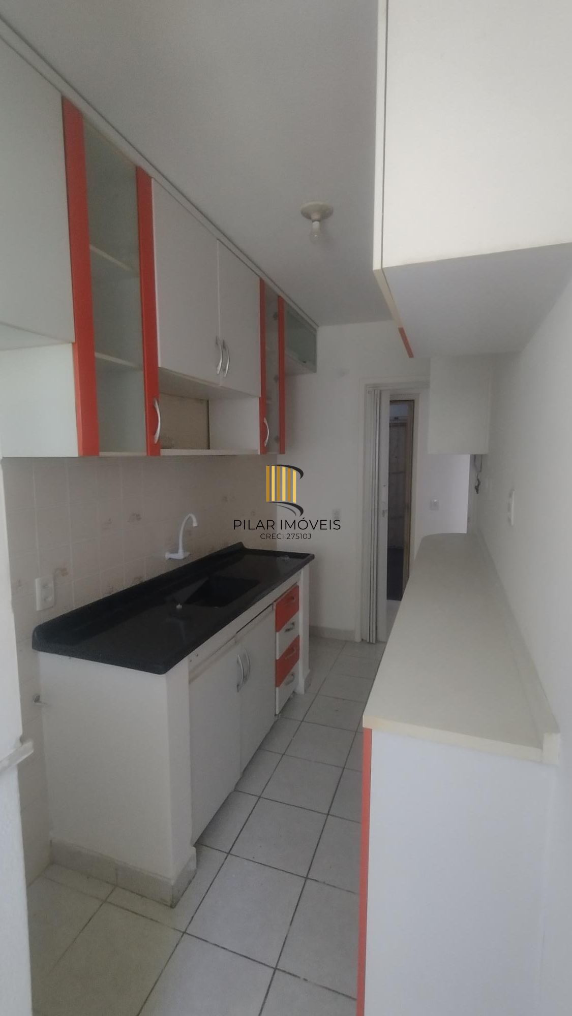 Apartamento 2 dormitórios com sacada no Partenon