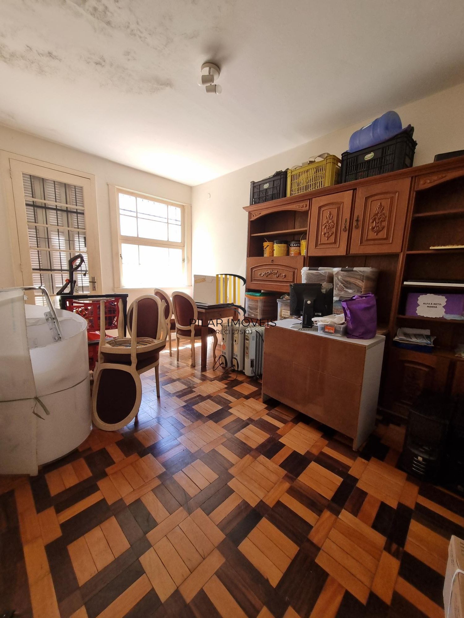 Casa Comercial 5 dormitórios no bairro Menino Deus