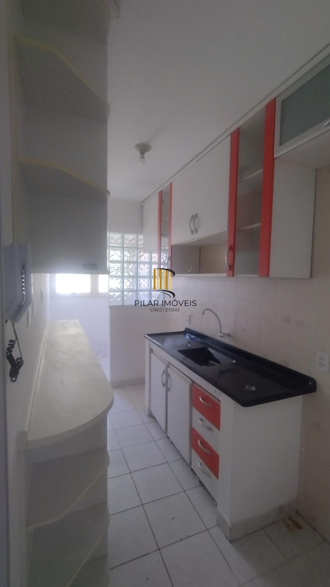 Apartamento 2 dormitórios com sacada no Partenon