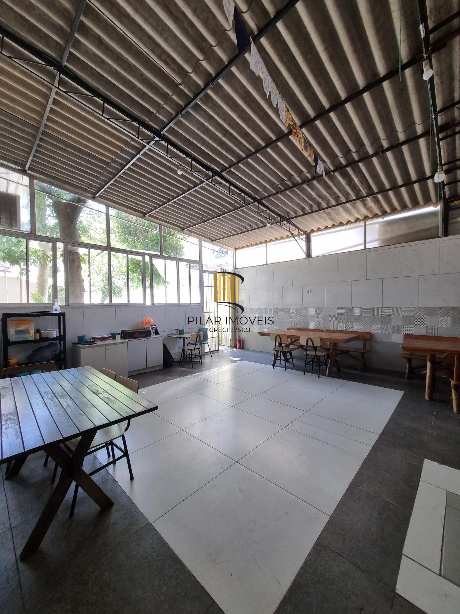 Casa Comercial 5 dormitórios no bairro Menino Deus