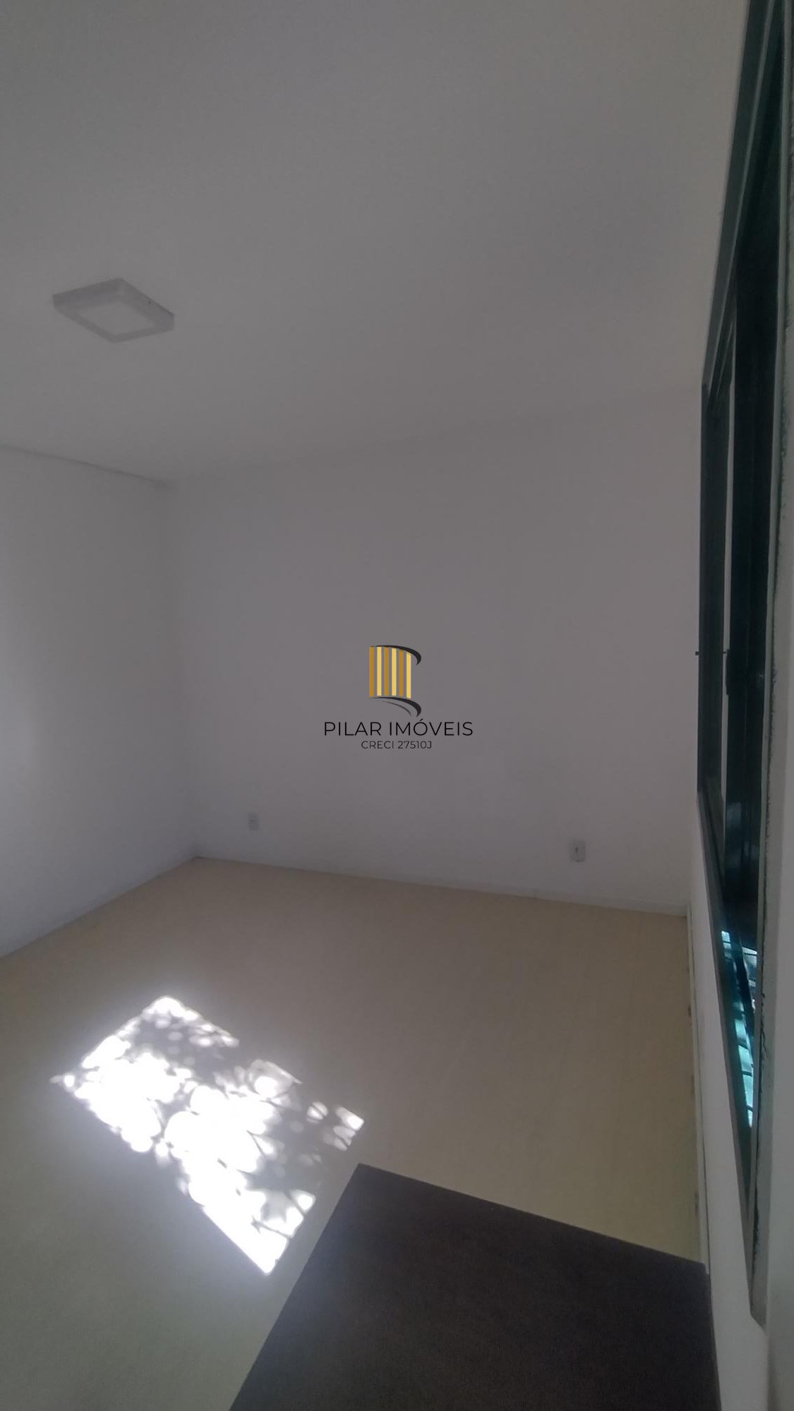 Apartamento 2 dormitórios com sacada no Partenon