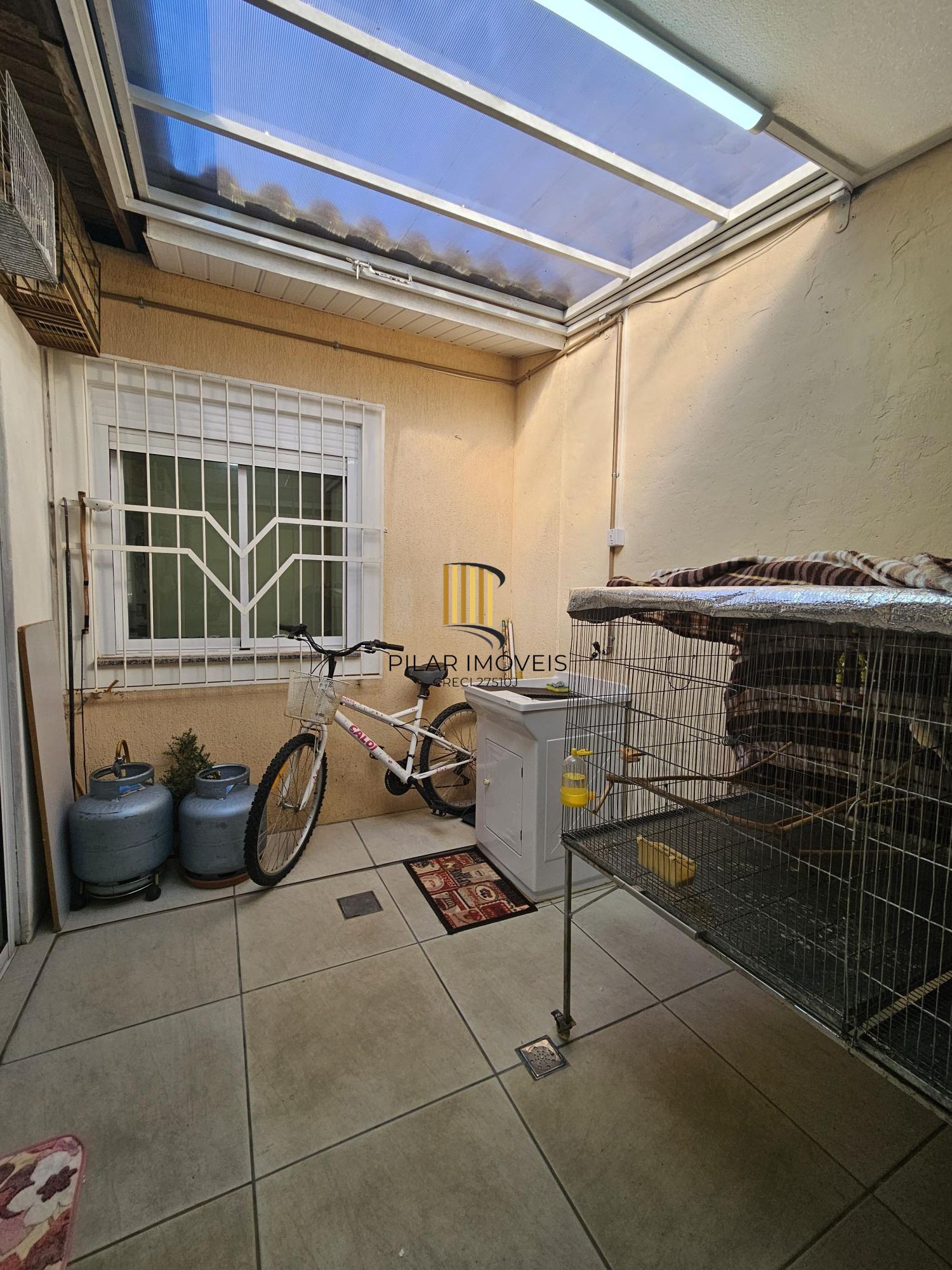 Oportunidade Única! Casa Residencial com 2 Quartos, 2 Banheiros e 2 Vagas de Garagem em Cachoeirinha, Rio Grande do Sul**