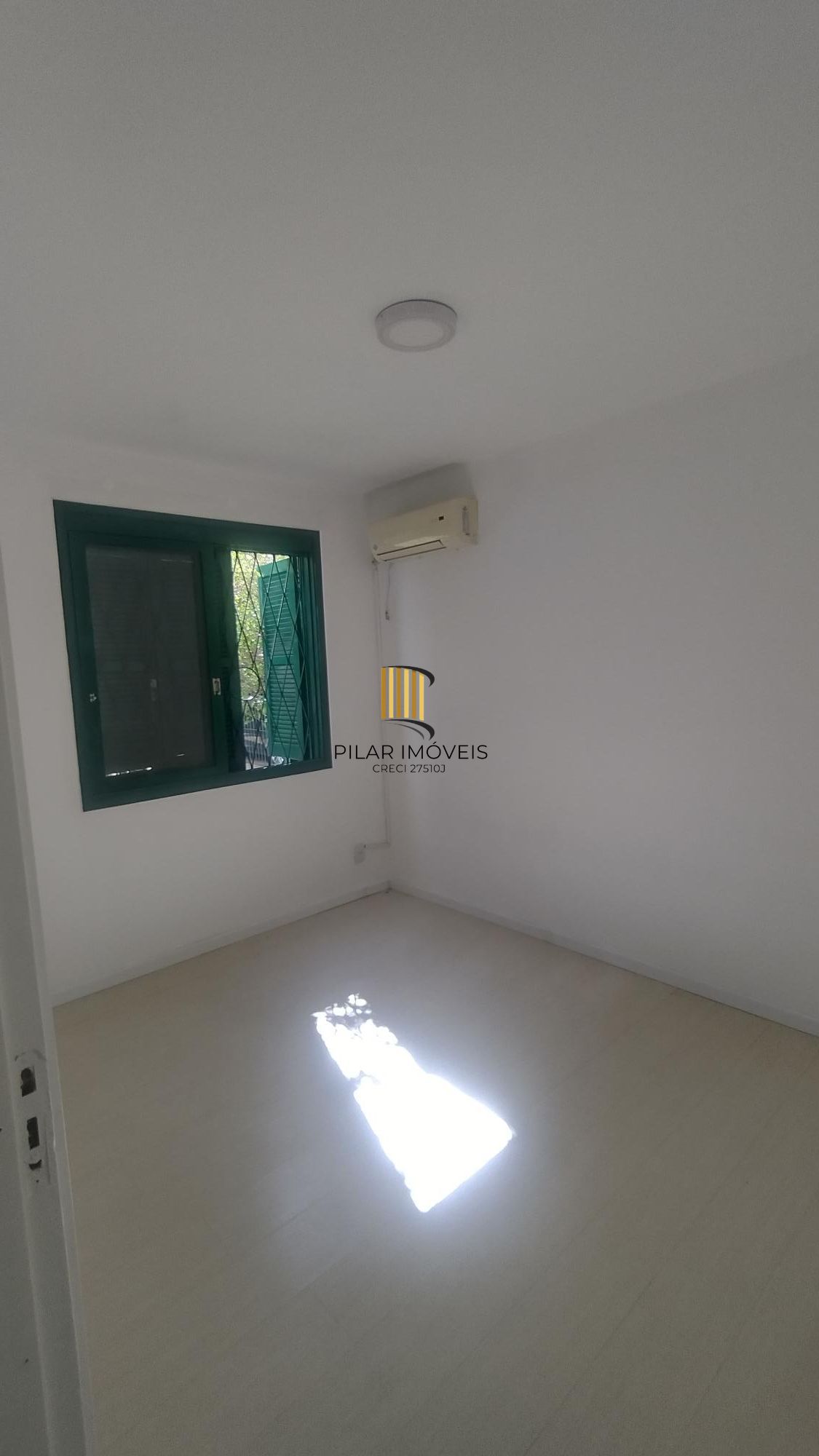 Apartamento 2 dormitórios com sacada no Partenon