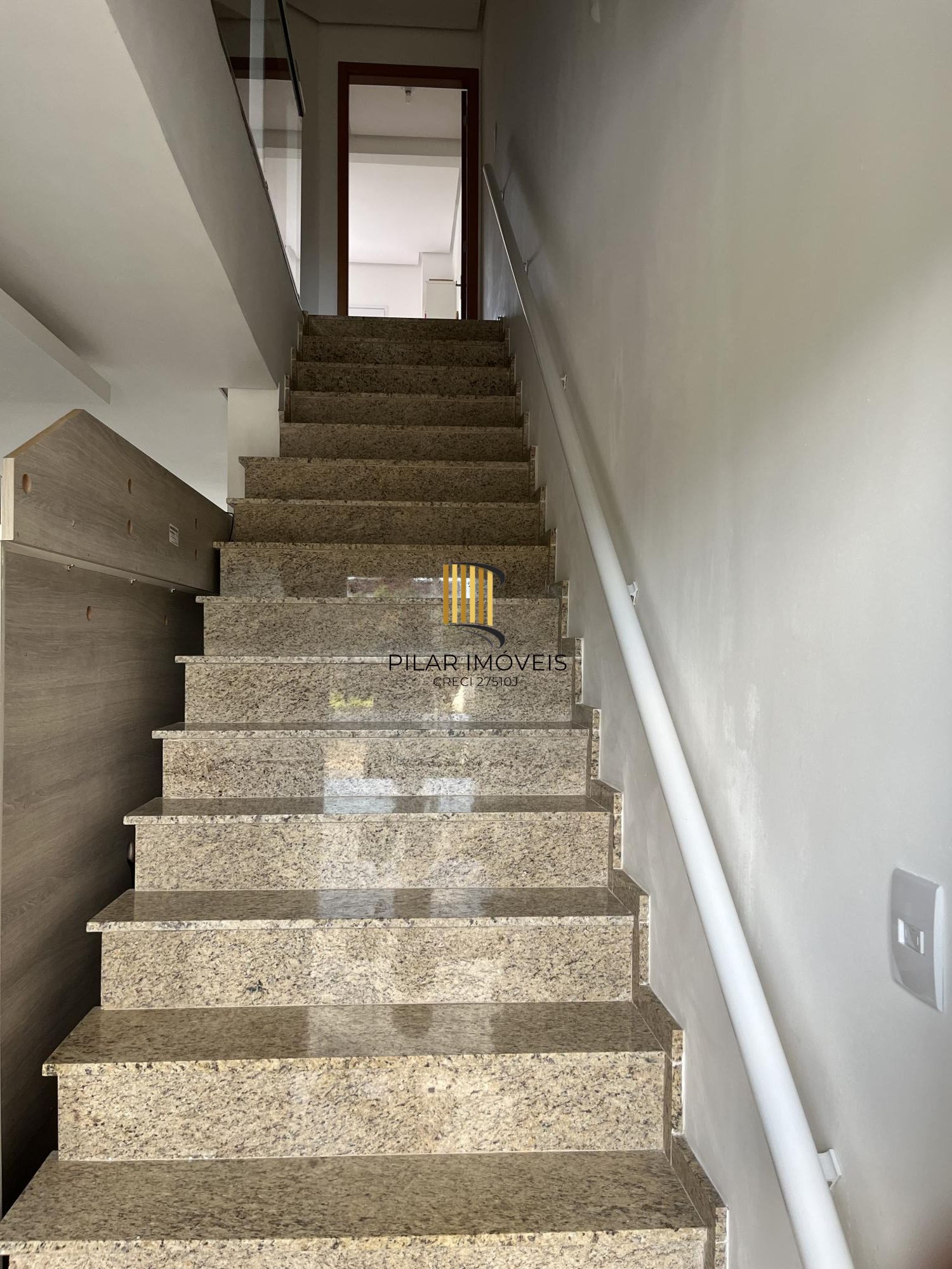 CASA 03 DORMITÓRIOS, 107m² , sendo 01 suíte, pátio, 01 vaga de garagem no RESIDENCIAL VERDES CAMPOS