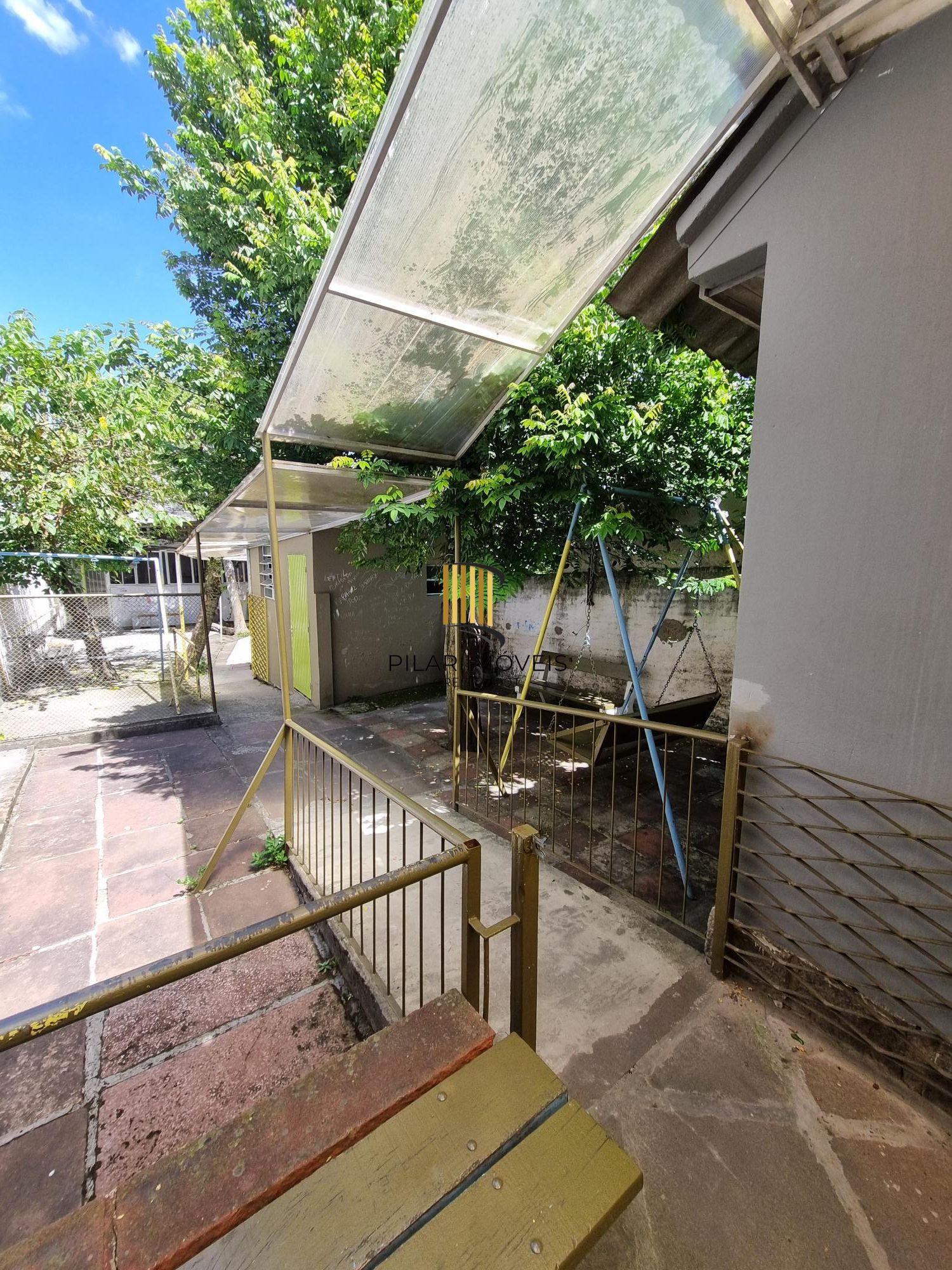 Casa Comercial 5 dormitórios no bairro Menino Deus