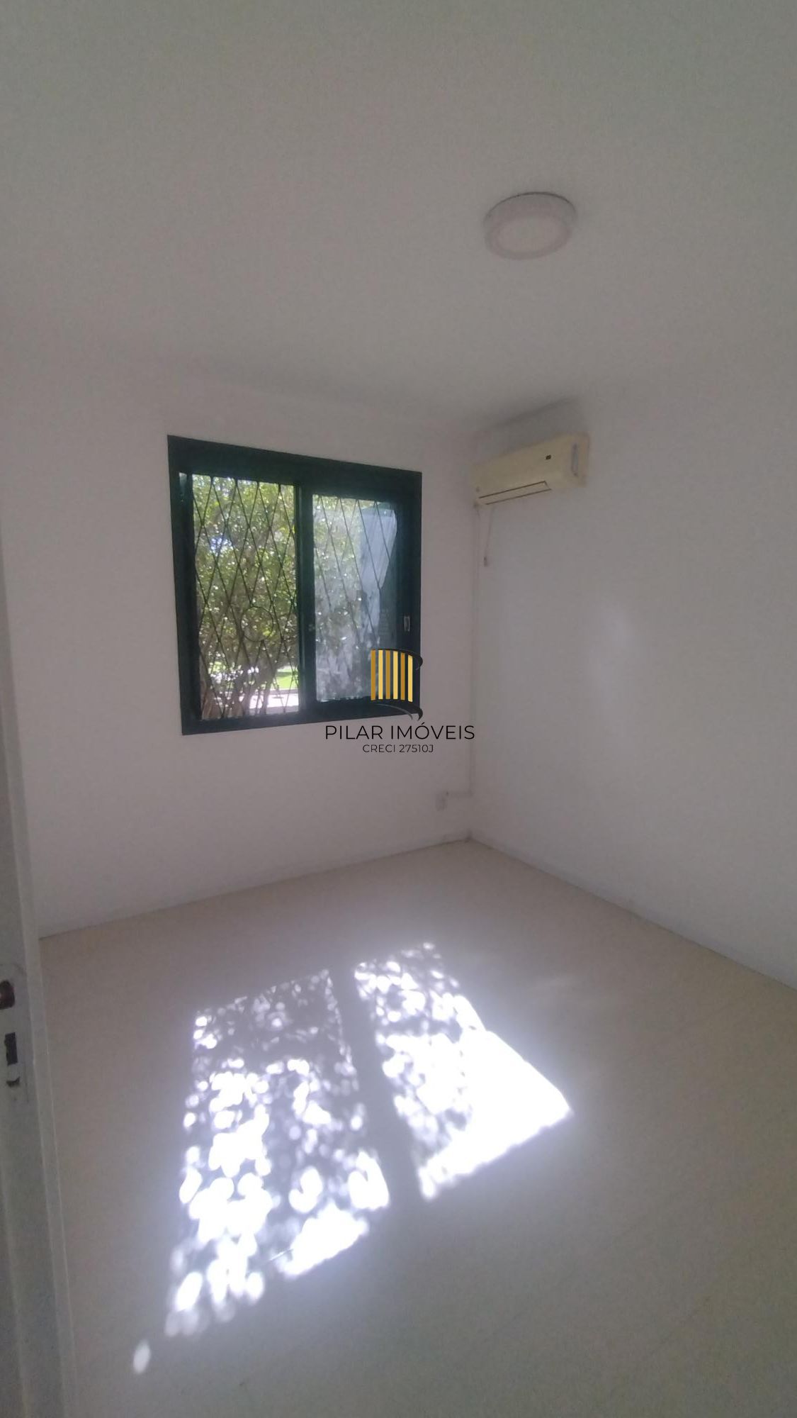 Apartamento 2 dormitórios com sacada no Partenon