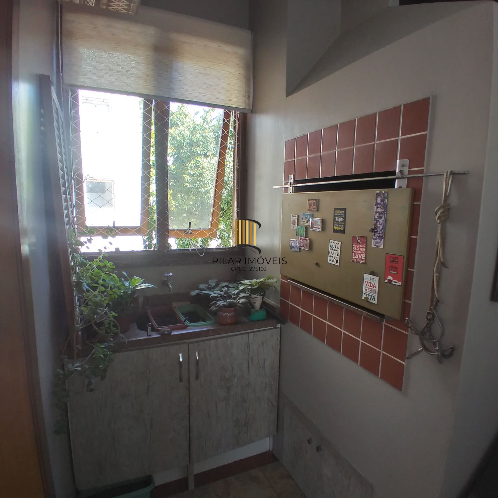 Apartamento 2 dormitórios, lareira, churrasqueira, 2 vagas garagem, no Bairro Tristeza em Porto Alegre/RS