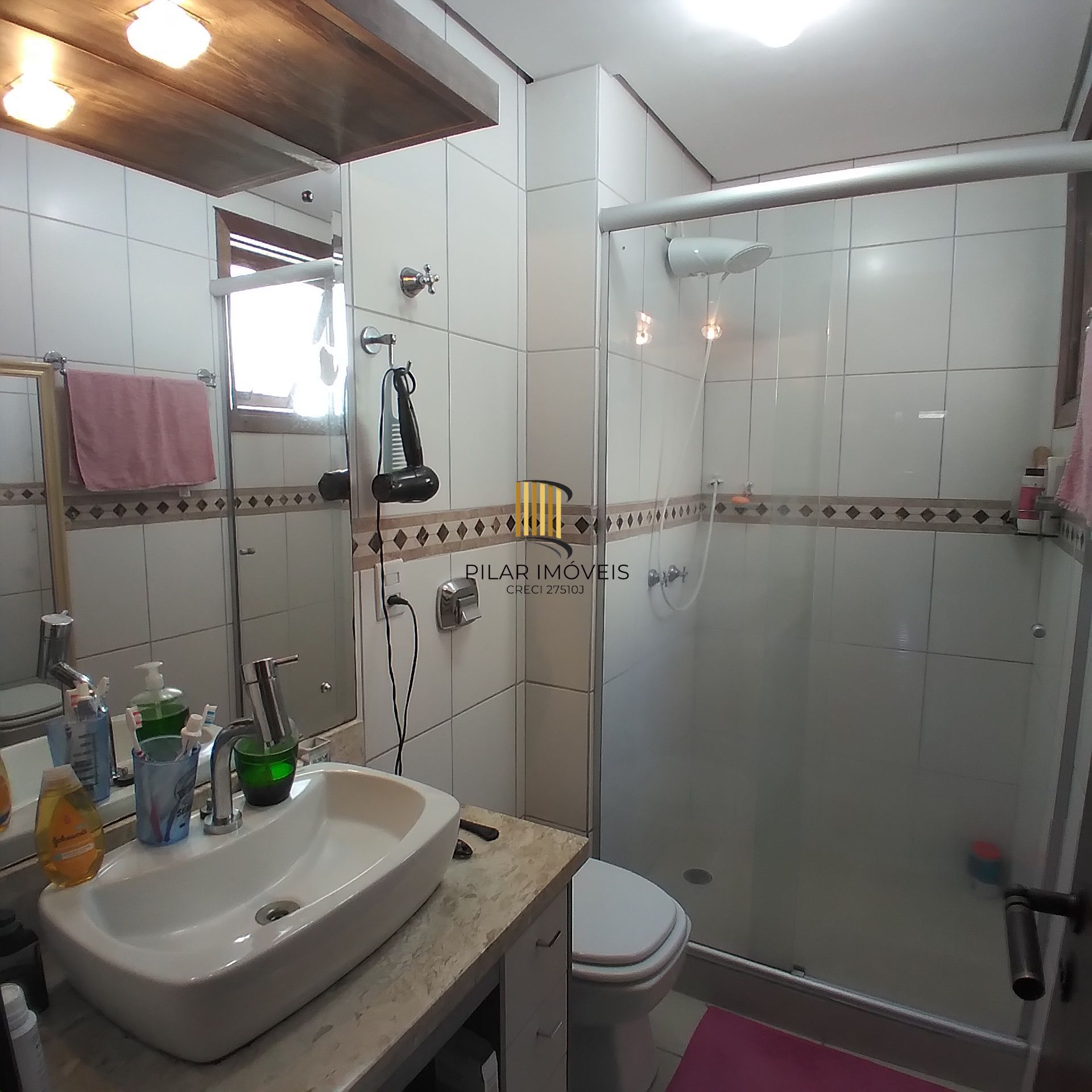 Apartamento 2 dormitórios, lareira, churrasqueira, 2 vagas garagem, no Bairro Tristeza em Porto Alegre/RS