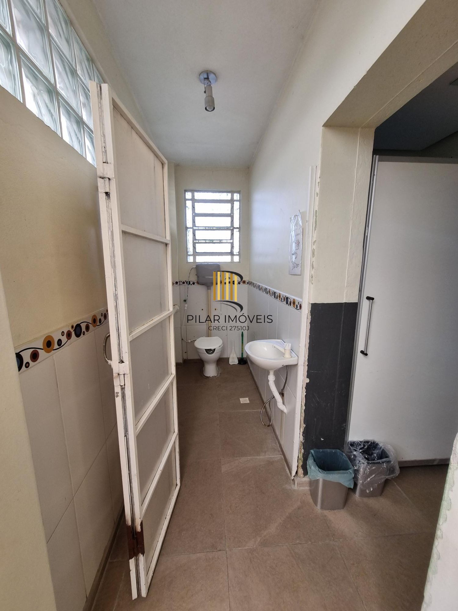 Casa Comercial 5 dormitórios no bairro Menino Deus