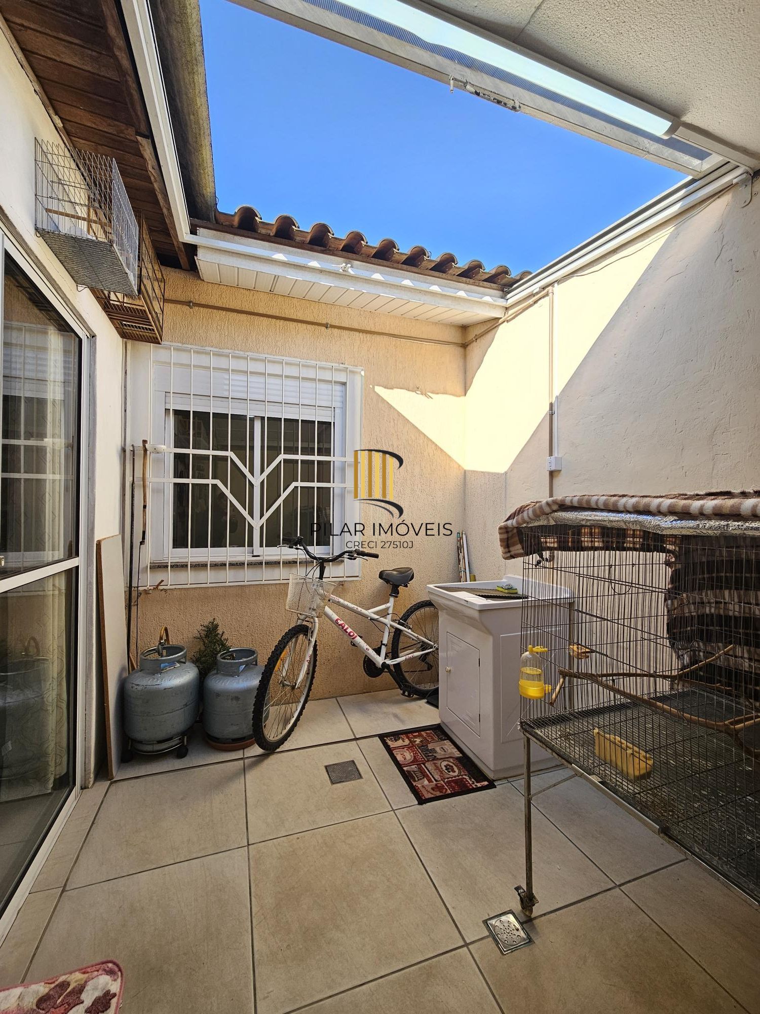 Oportunidade Única! Casa Residencial com 2 Quartos, 2 Banheiros e 2 Vagas de Garagem em Cachoeirinha, Rio Grande do Sul**
