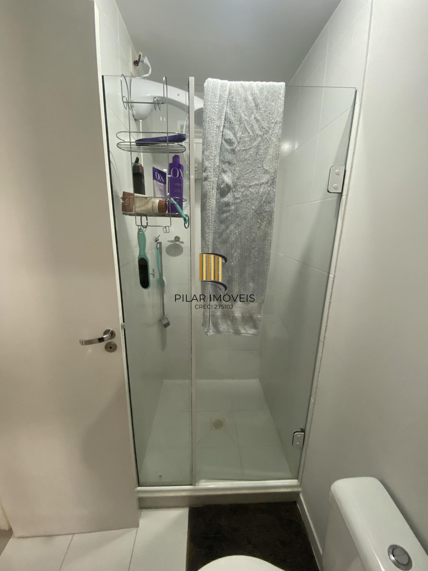 Apartamento de 2 quartos, suíte, semimobiliado, no bairro Vila Ipiranga.