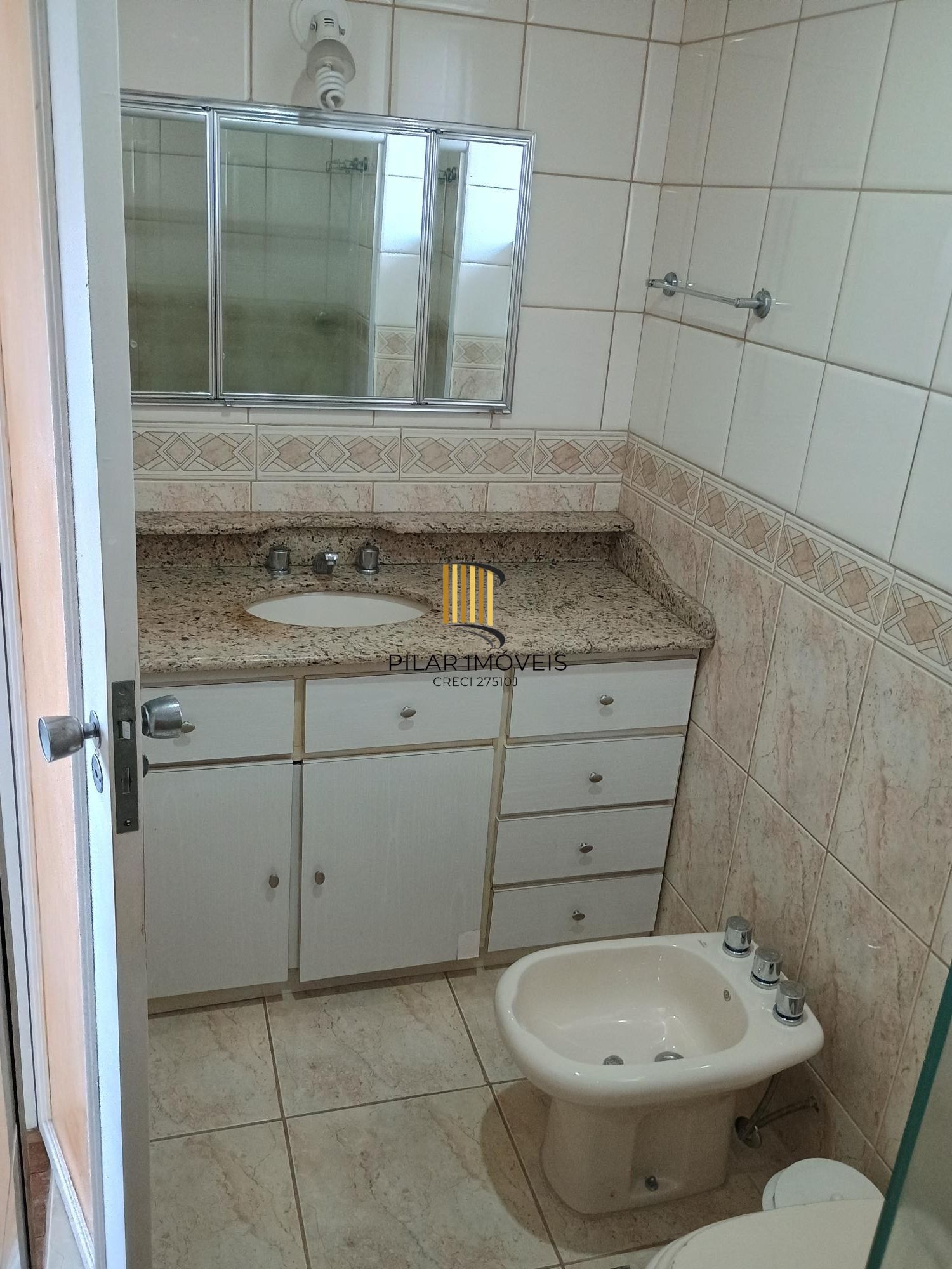 Apartamento com 03 quartos e 01 vaga à Venda no Bairro Rio Branco, Porto Alegre