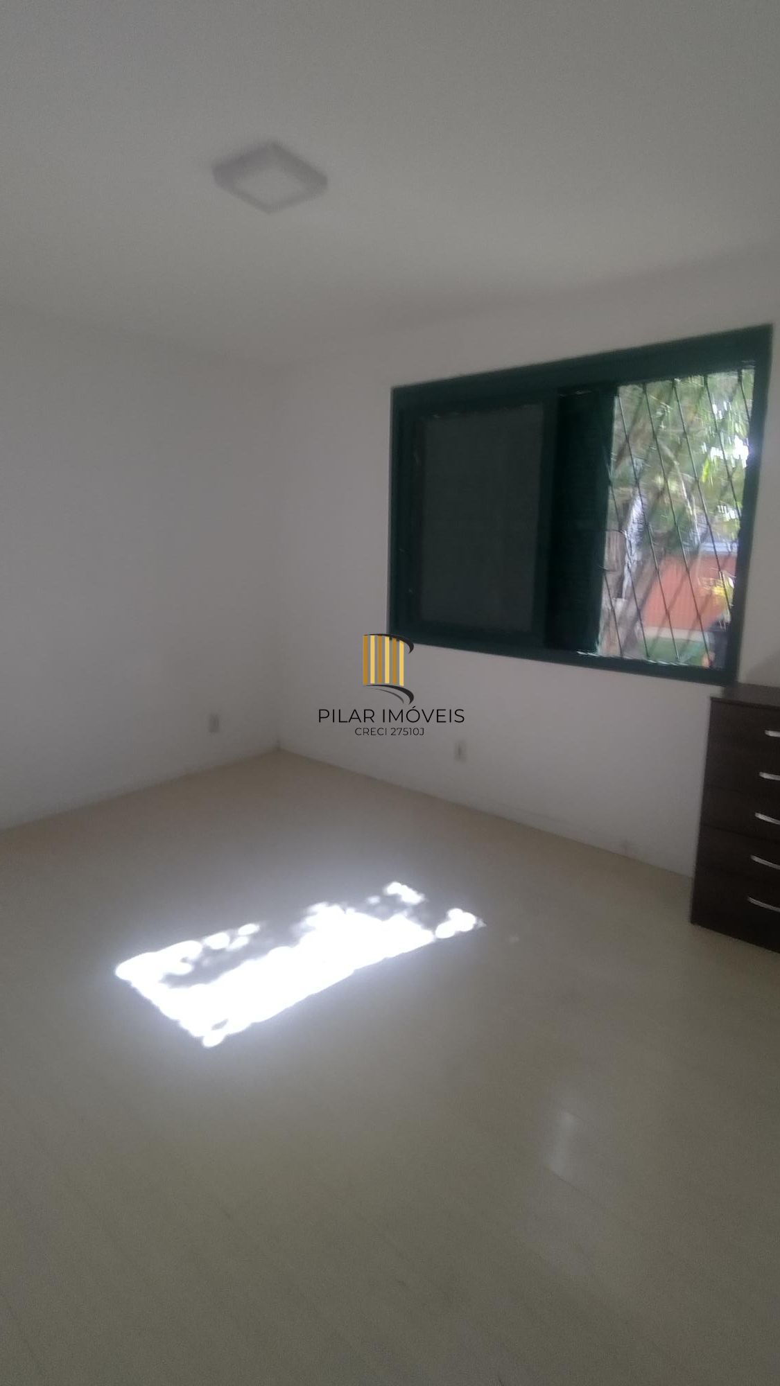 Apartamento 2 dormitórios com sacada no Partenon